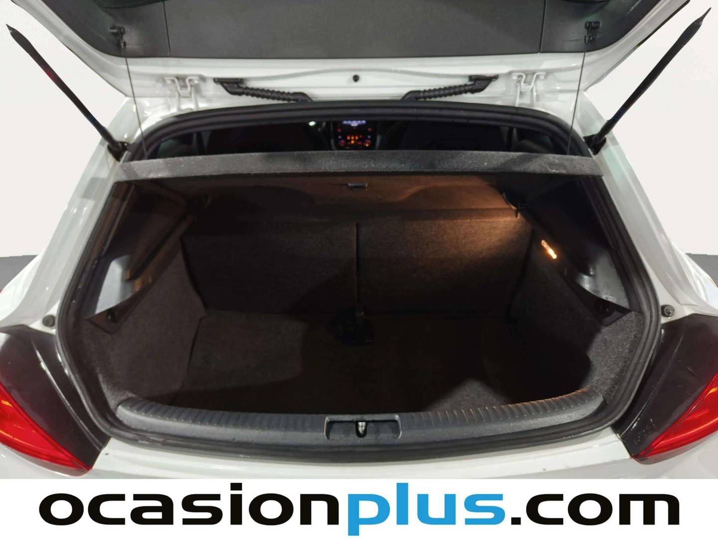 Foto Volkswagen Scirocco Volkswagen Scirocco R-Line 2.0 TDI BMT (150 CV) DSG