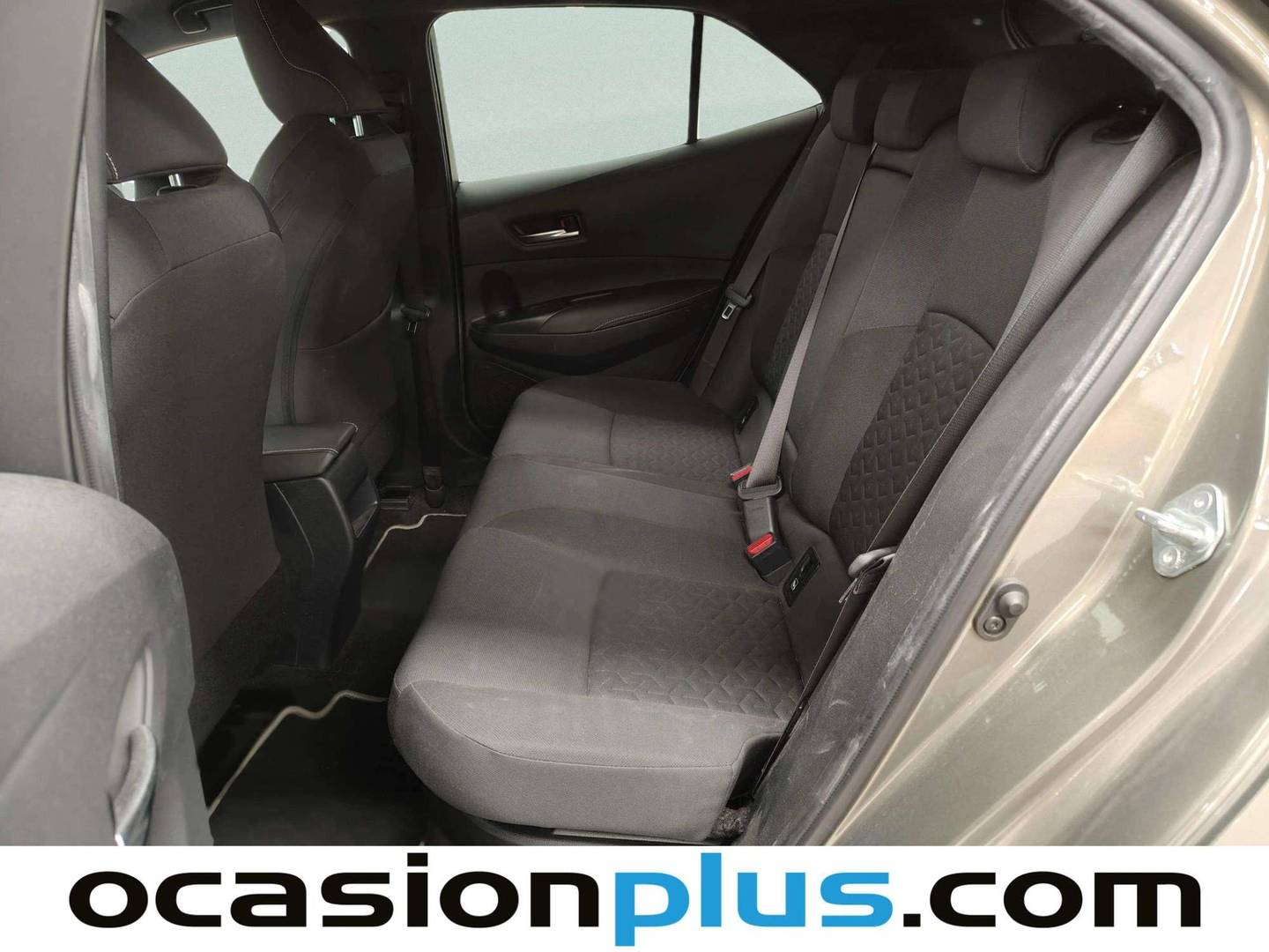 Foto asientos traseros Toyota Corolla Toyota Corolla 180H FEEL! E-CVT (180 CV)