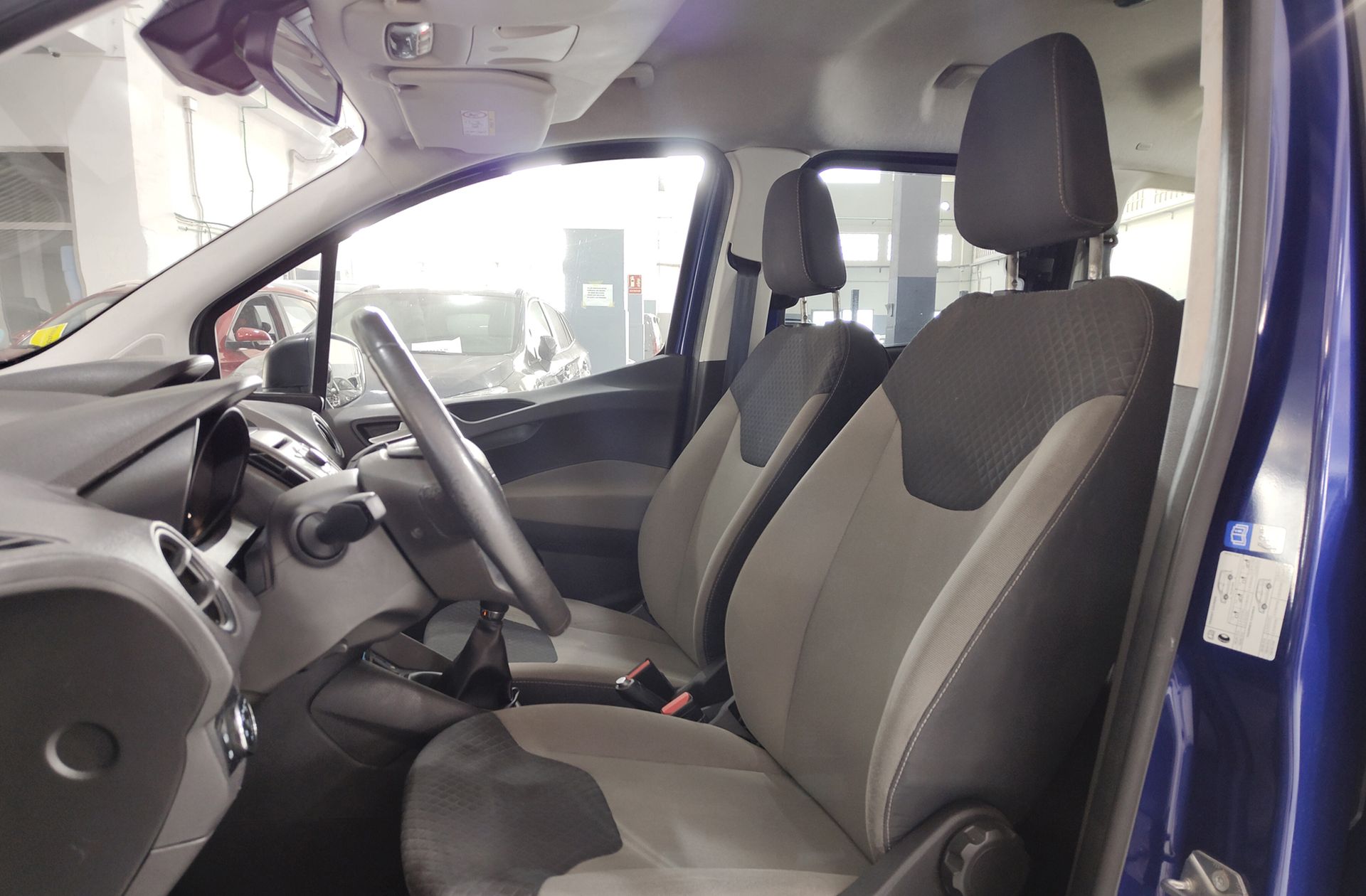 Ford Tourneo Courier 1.0 EcoBoost Trend - foto 9