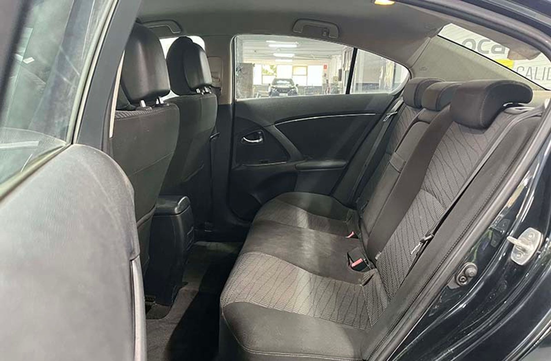 Toyota Avensis 2.0 D-4D Active - foto 9