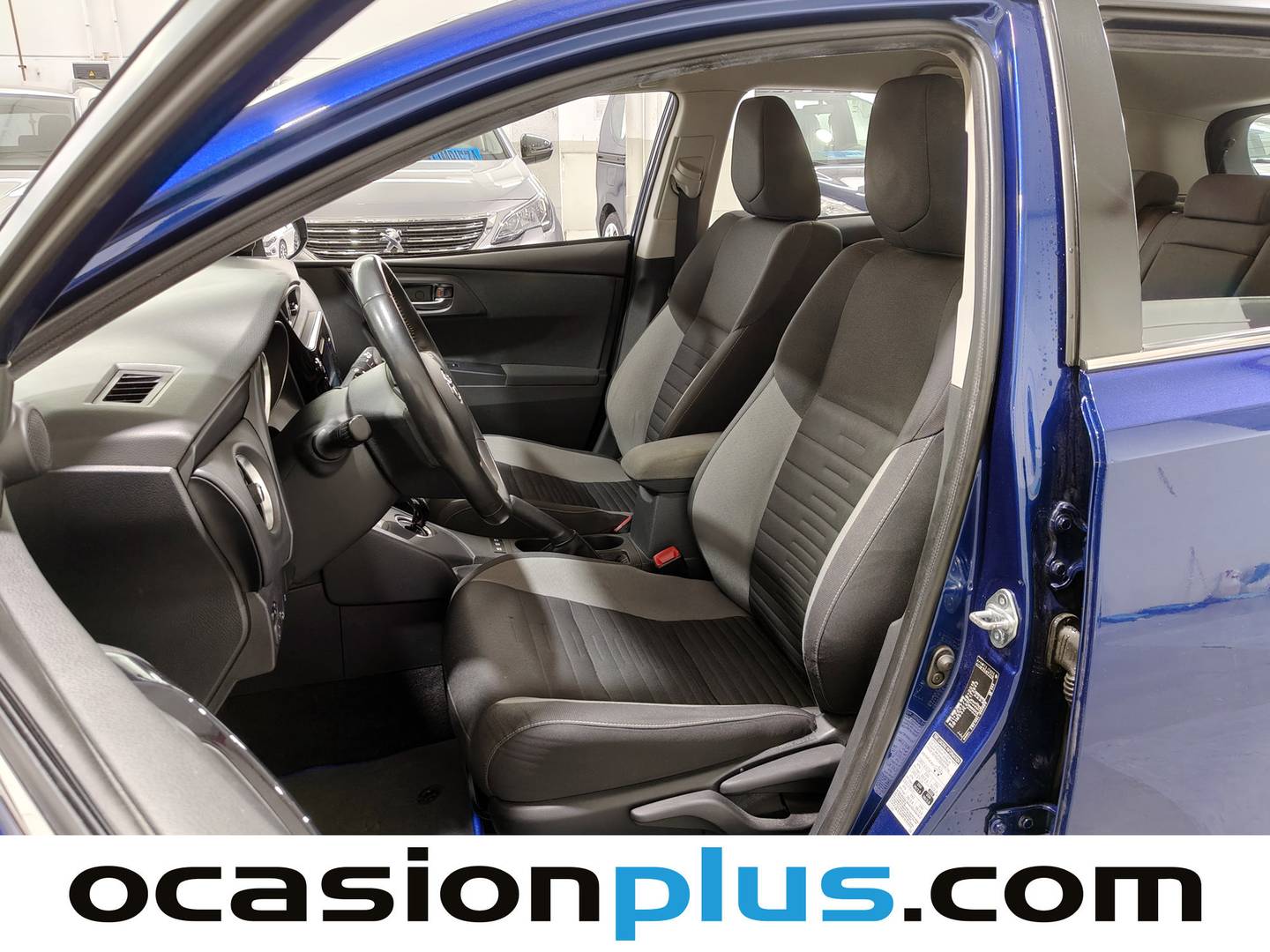 Foto asientos delanteros Toyota Auris Toyota Auris 140H Hybrid Active (136 CV)