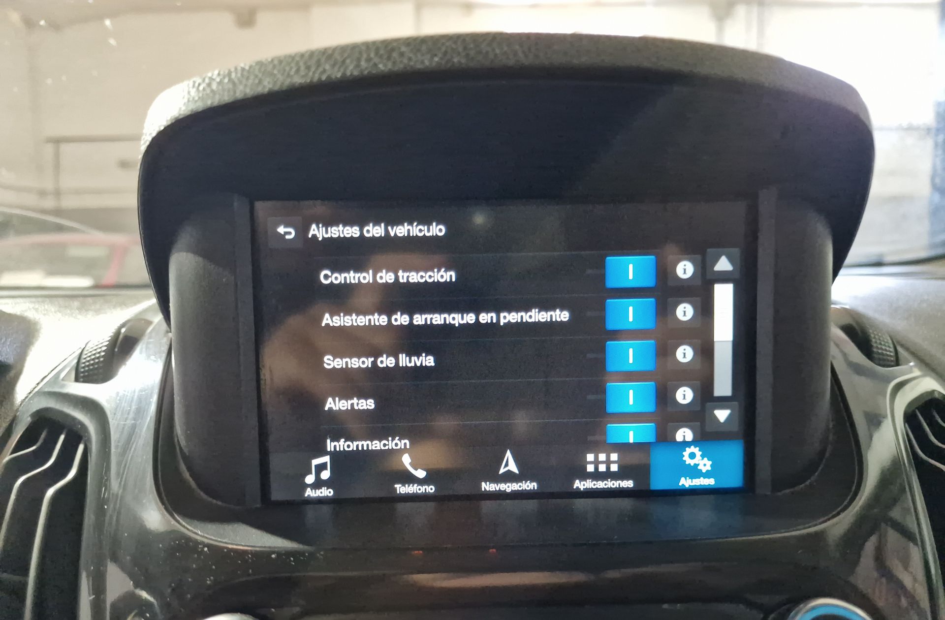 Ford Tourneo Courier 1.0 EcoBoost Titanium - foto 12