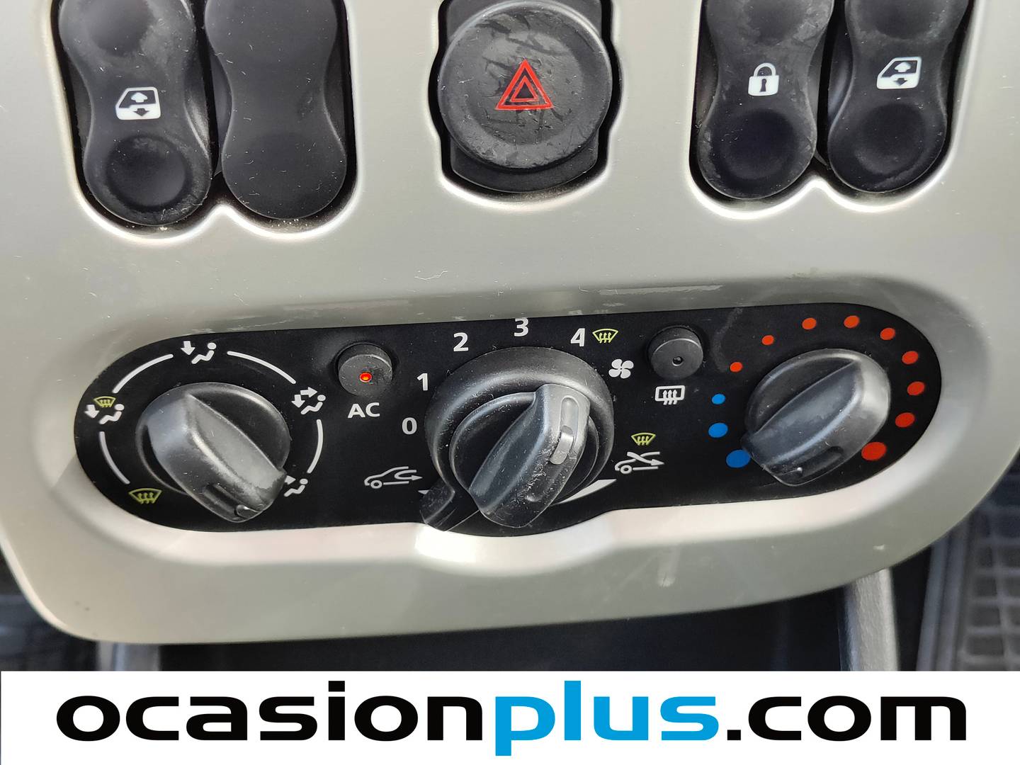 Equipamiento del Dacia Sandero Dacia Sandero 1.2 16v Laureate Music (75 CV)