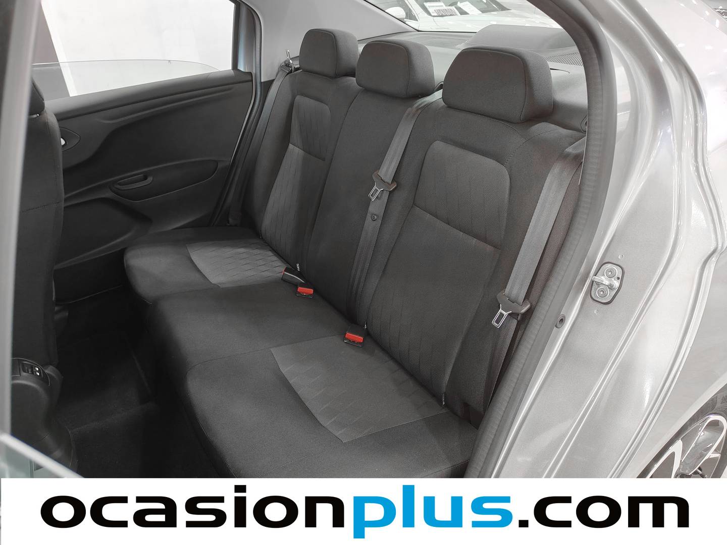 Foto Citroën C-Elysée Citroen C-Elysee PureTech 82 Shine (82 CV)