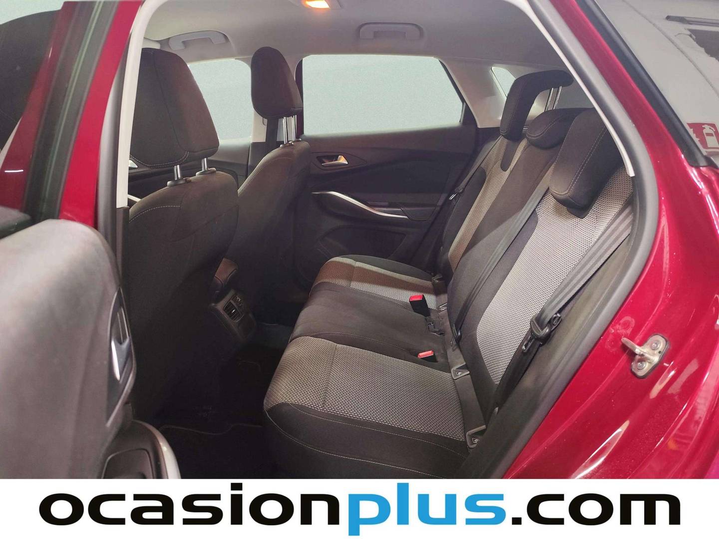 Foto asientos traseros Opel Grandland X Opel Grandland X 1.2 Turbo Selective (130 CV)