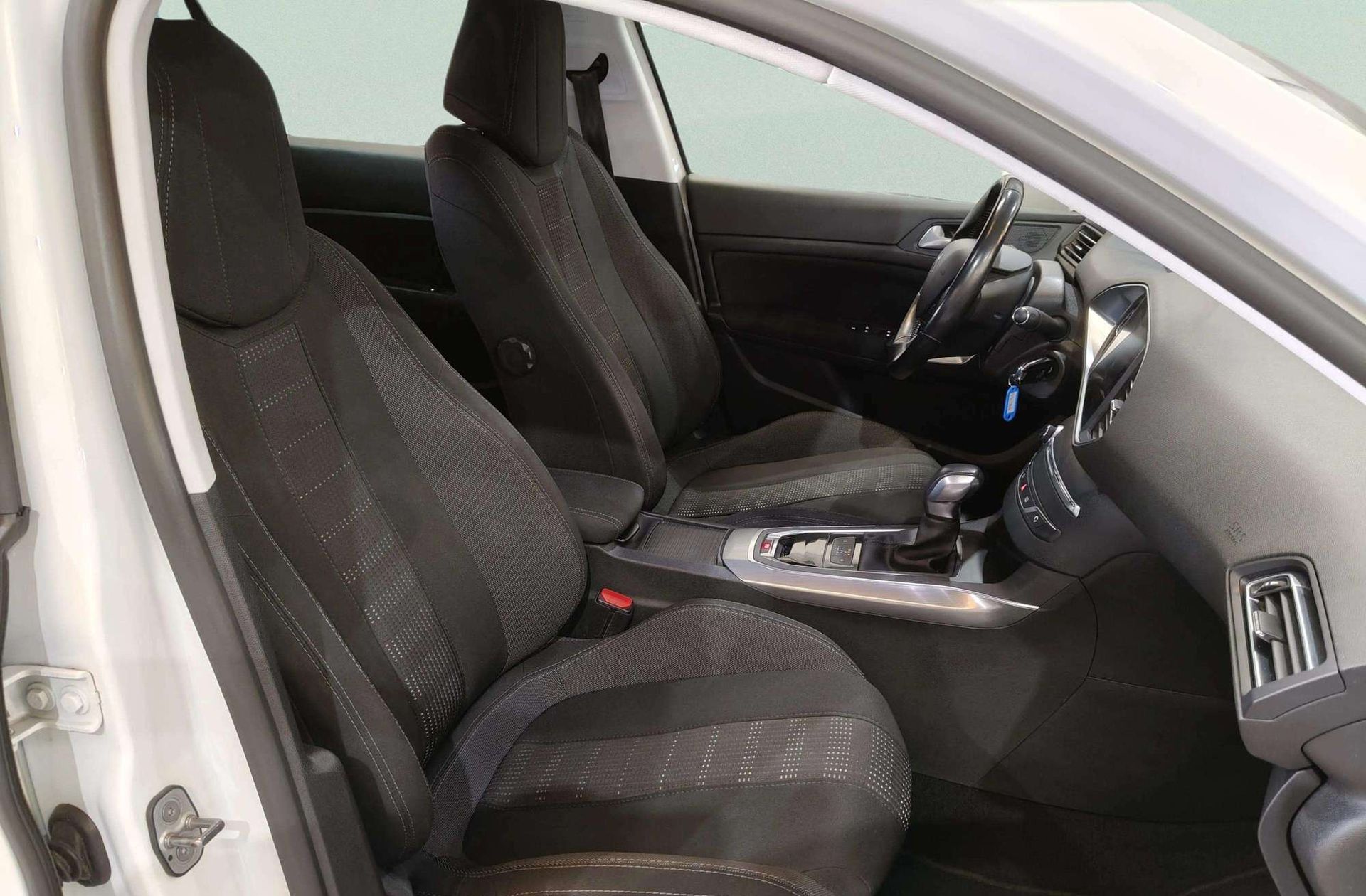 Peugeot 308 PureTech 130 Allure EAT6 - foto 19