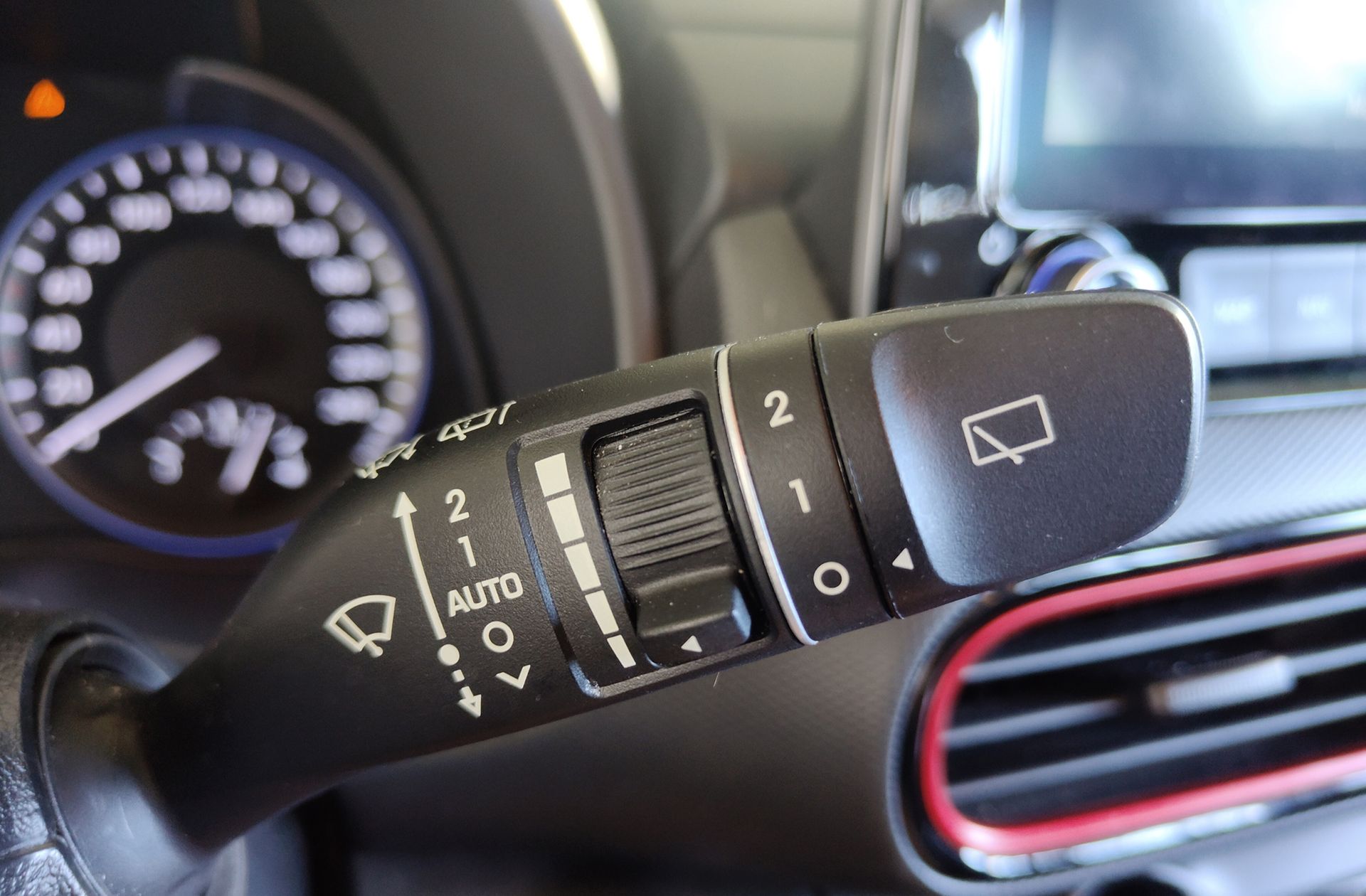 Hyundai Kona 1.6 GDI HEV Tecno Red DT - foto 29