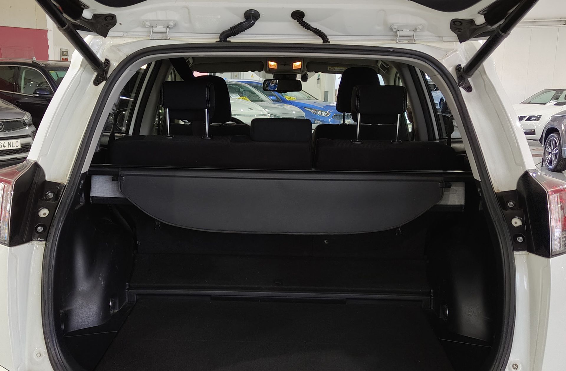 Toyota RAV4 2.5l hybrid Advance 2WD - foto 16