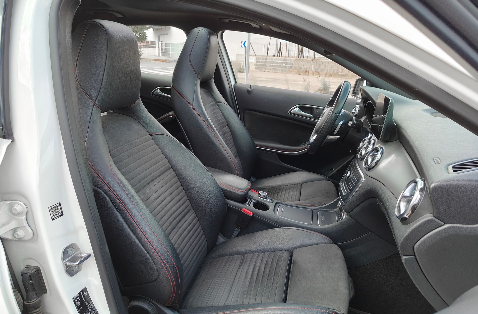 Mercedes-Benz GLA 200 d Pack AMG - foto 20