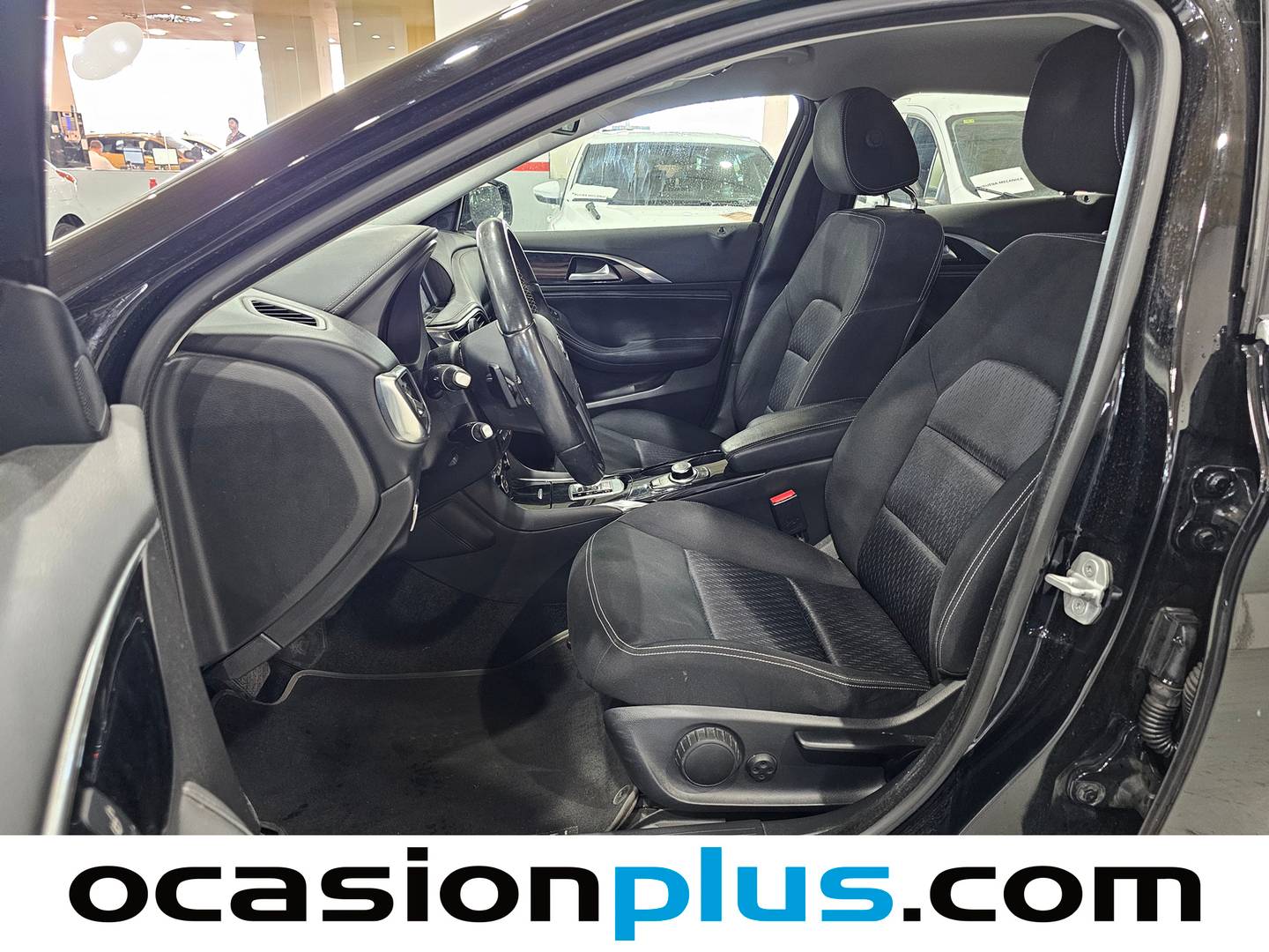 Foto Infiniti Q30 Infiniti Q30 2.2D Premium 7DCT (170 CV)