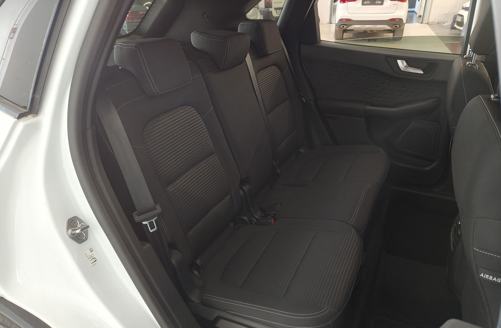 Ford Kuga 2.0 EcoBlue Titanium 4x4 - foto 21