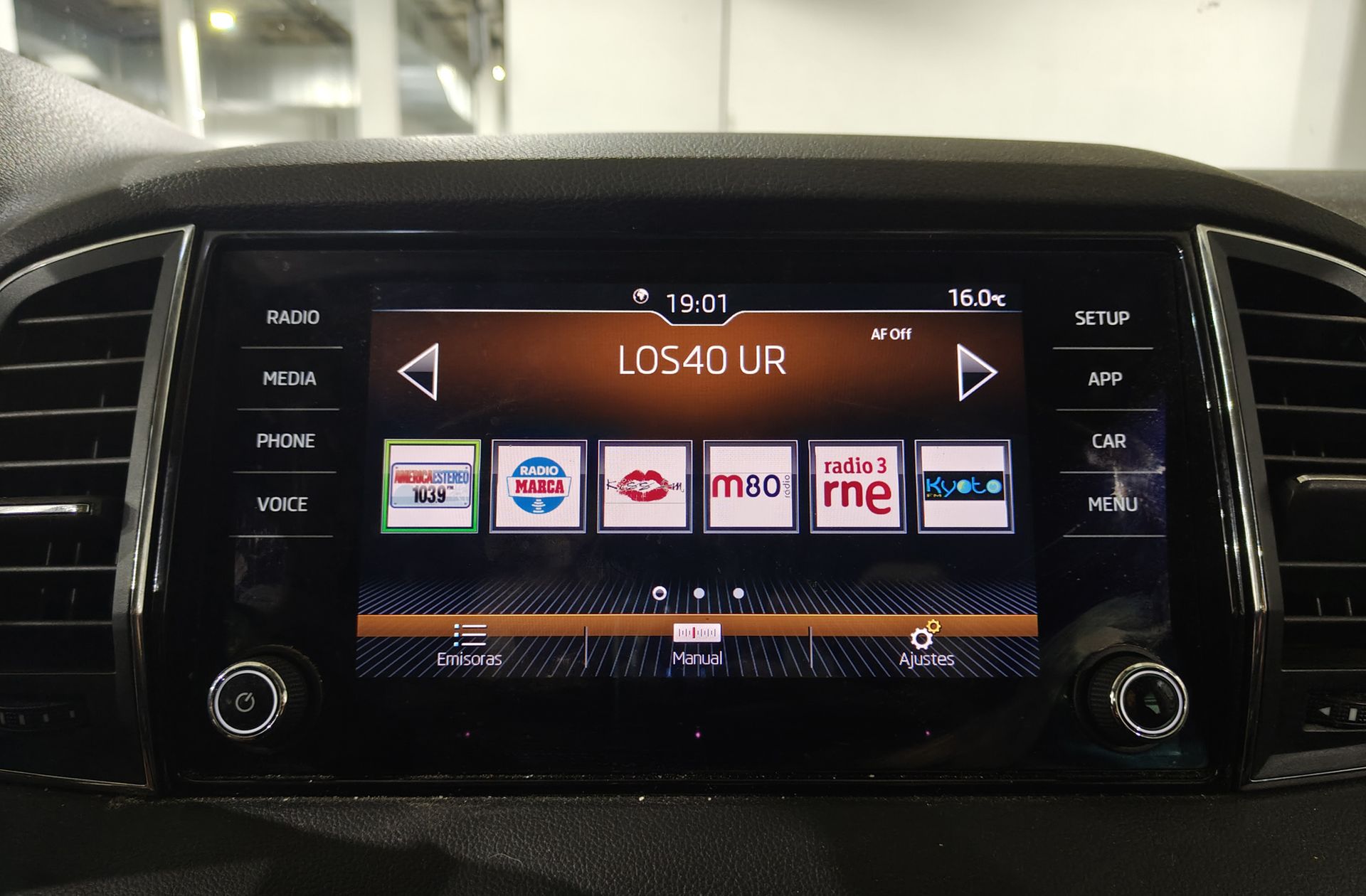 Škoda Karoq 1.0 TSI Ambition DSG - foto 34