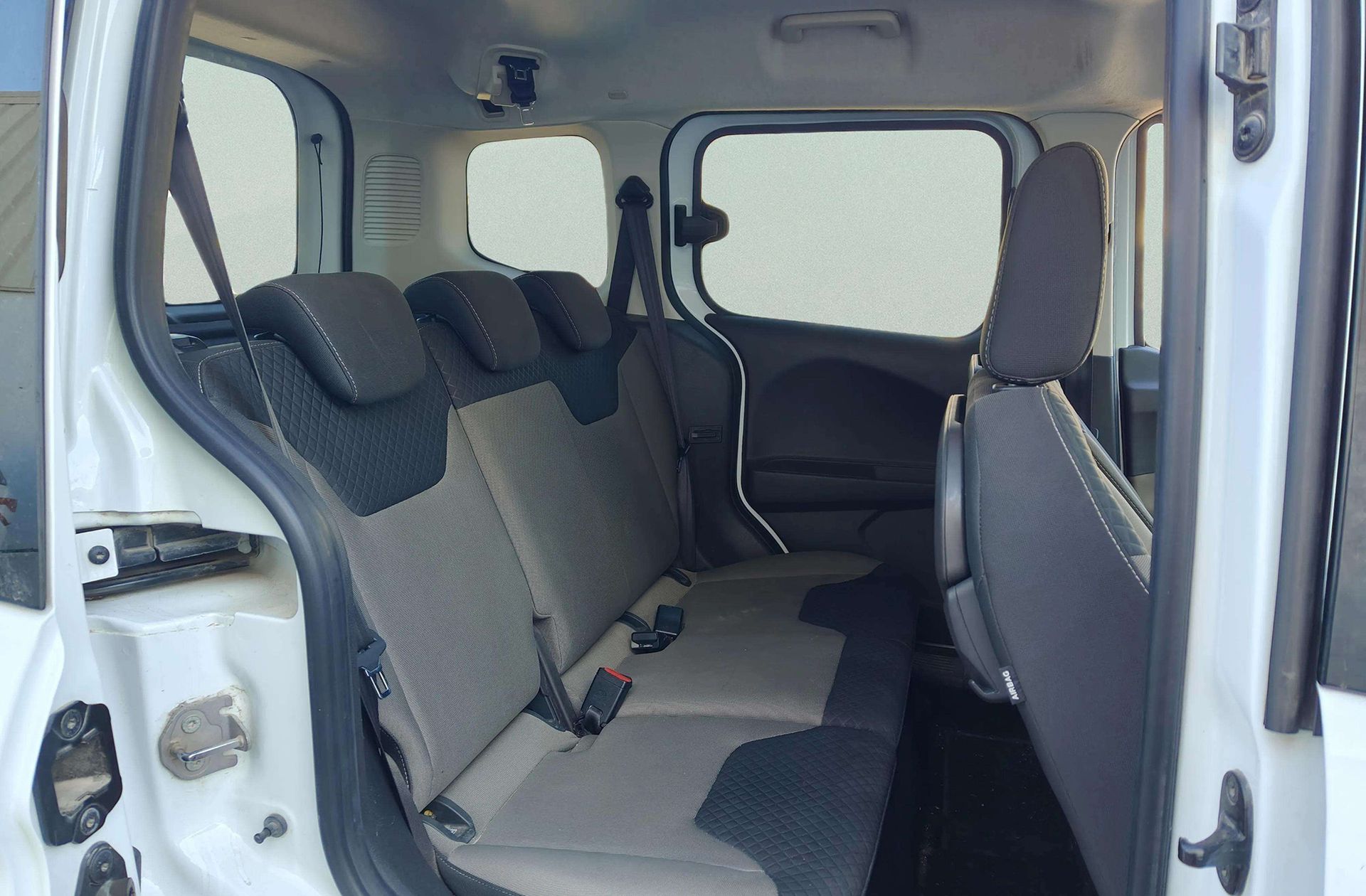 Ford Tourneo Courier 1.0 EcoBoost Titanium - foto 16