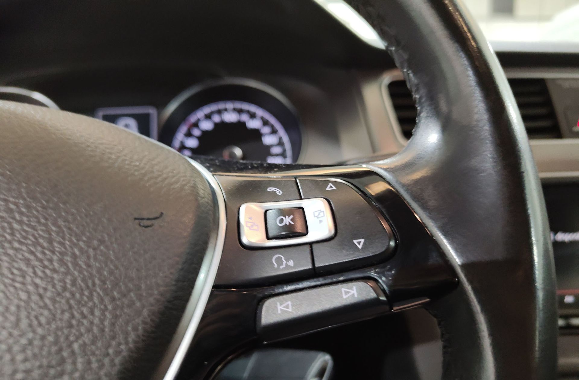 Volkswagen Golf Business 1.6 TDI BMT - foto 21