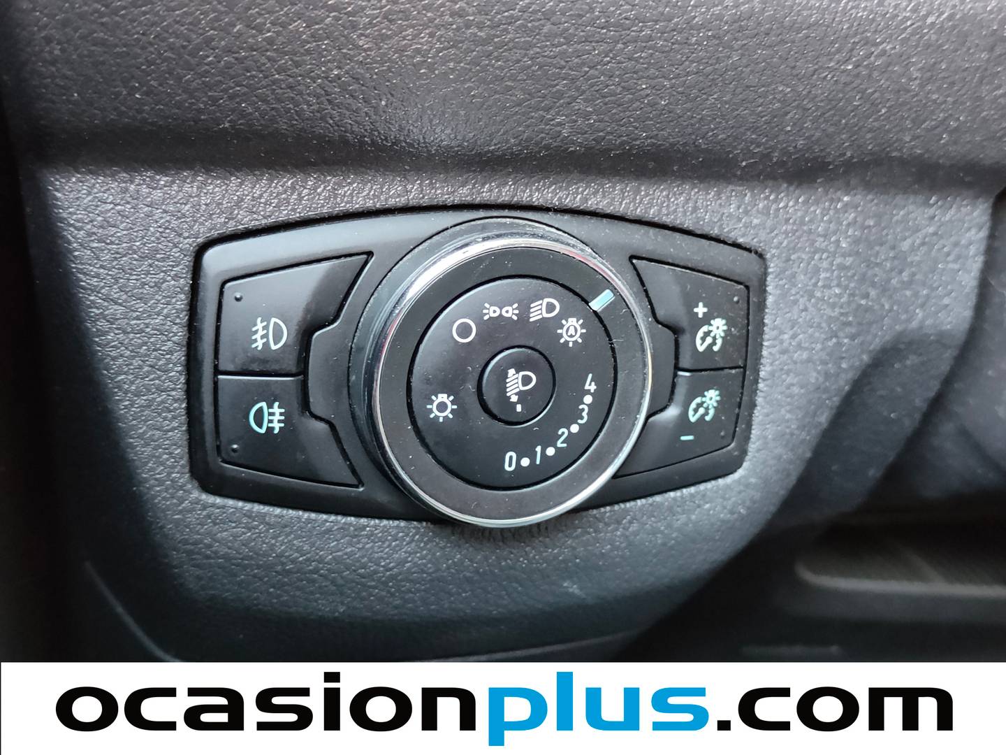 Equipamiento del Ford Tourneo Courier Ford Tourneo Courier 1.5 TDCi Titanium (95 CV)