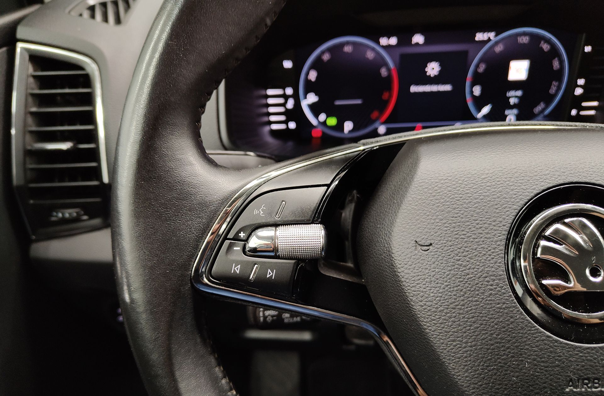 Škoda Karoq 1.5 TSI ACT Ambition DSG - foto 27