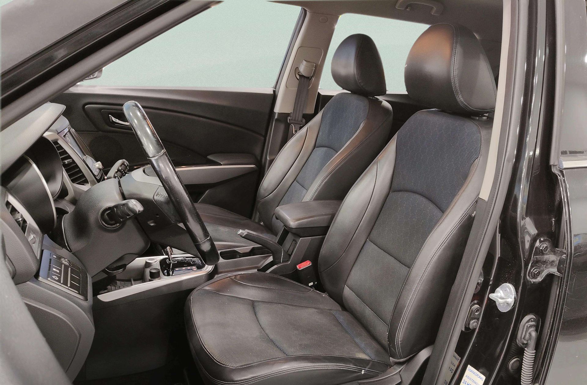SsangYong Tivoli 1.6 D16T Limited 4x2 - foto 10