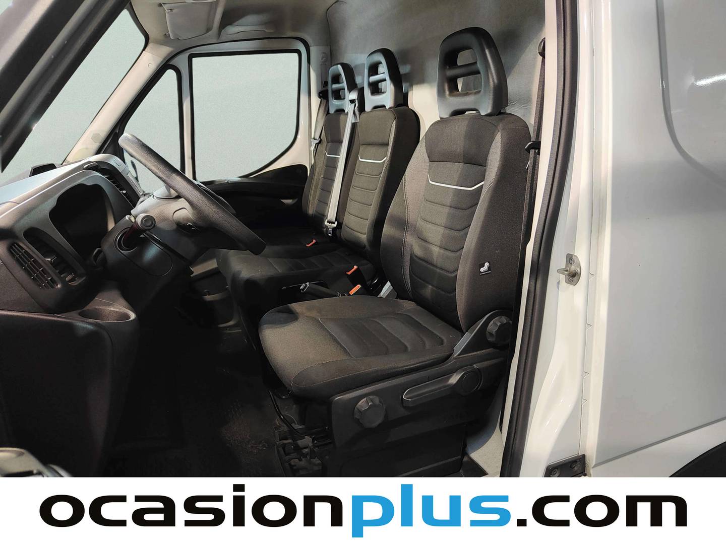 Foto asientos delanteros Iveco Daily Iveco Daily Furgon 35 S 16 V 3520L/H2 (156 CV)