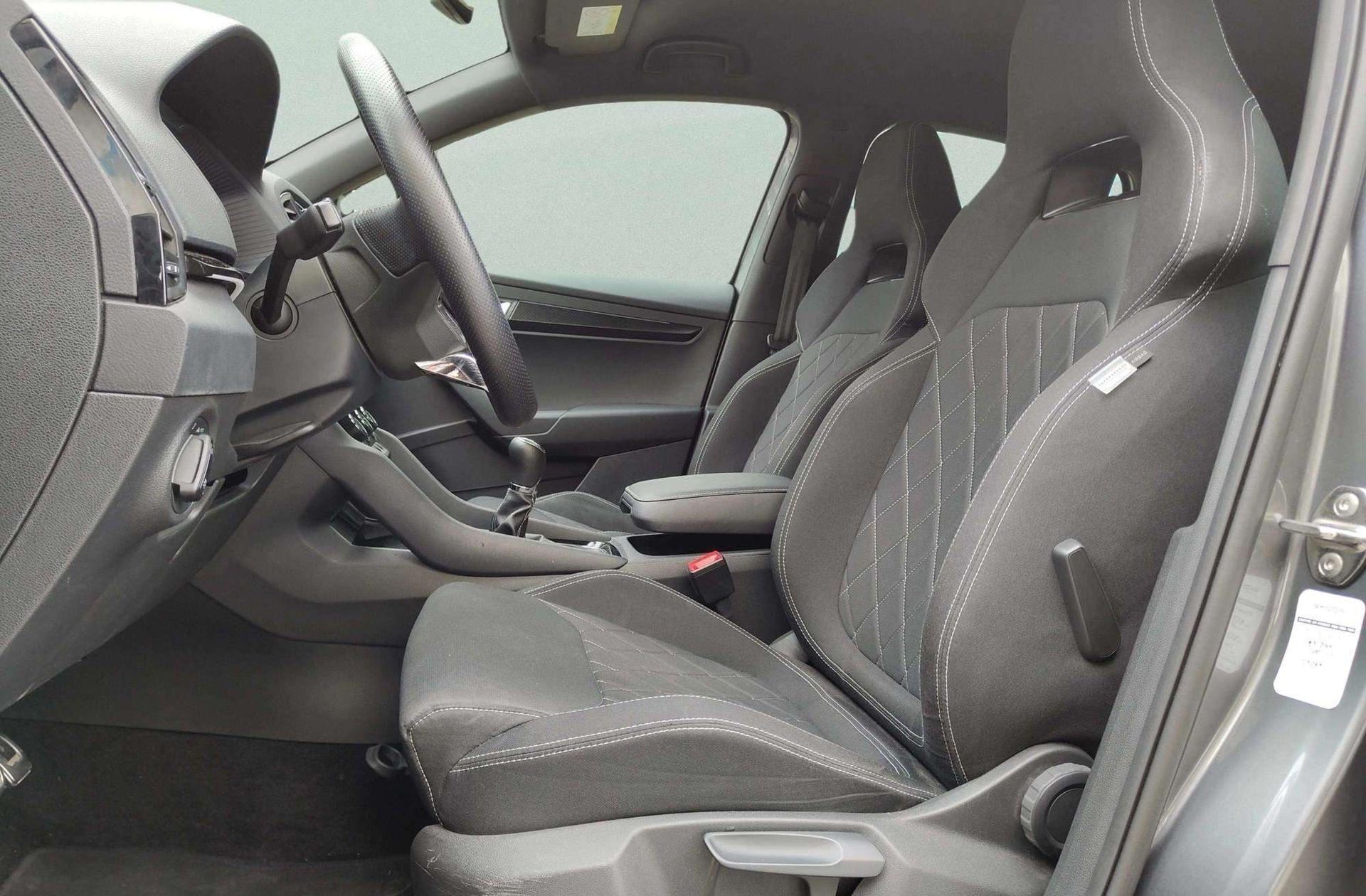 Škoda Karoq 1.5 TSI ACT Sportline - foto 10