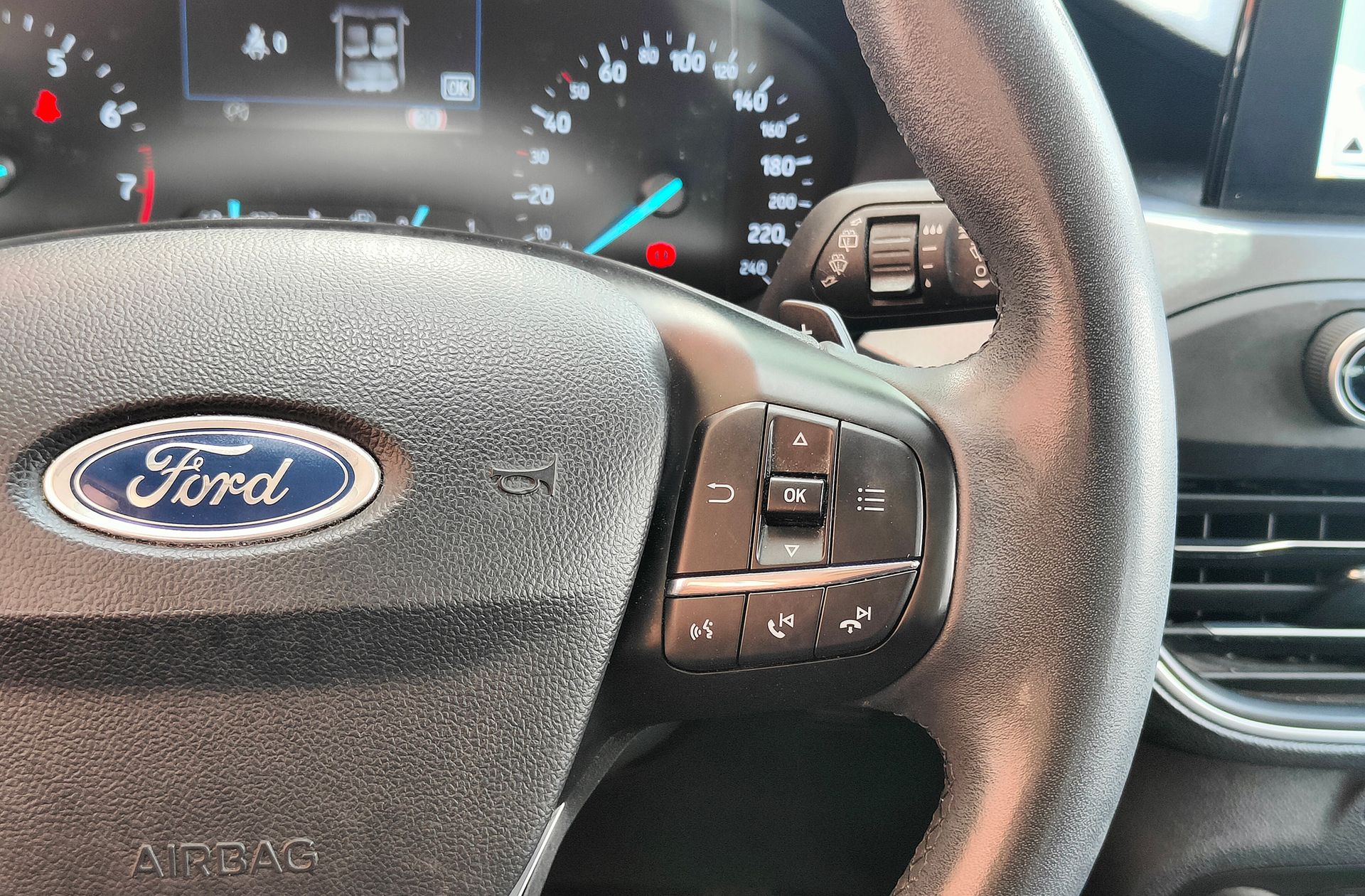 Ford Focus 1.0 EcoBoost Active - foto 27