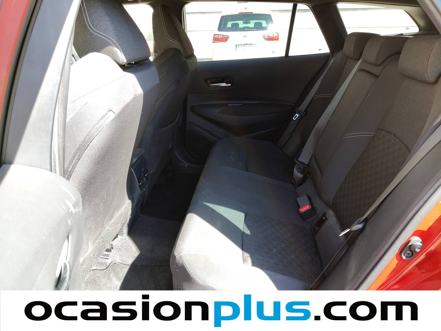 Foto asientos traseros Toyota Corolla Toyota Corolla 140H Active Plus Touring Sport (140 CV)