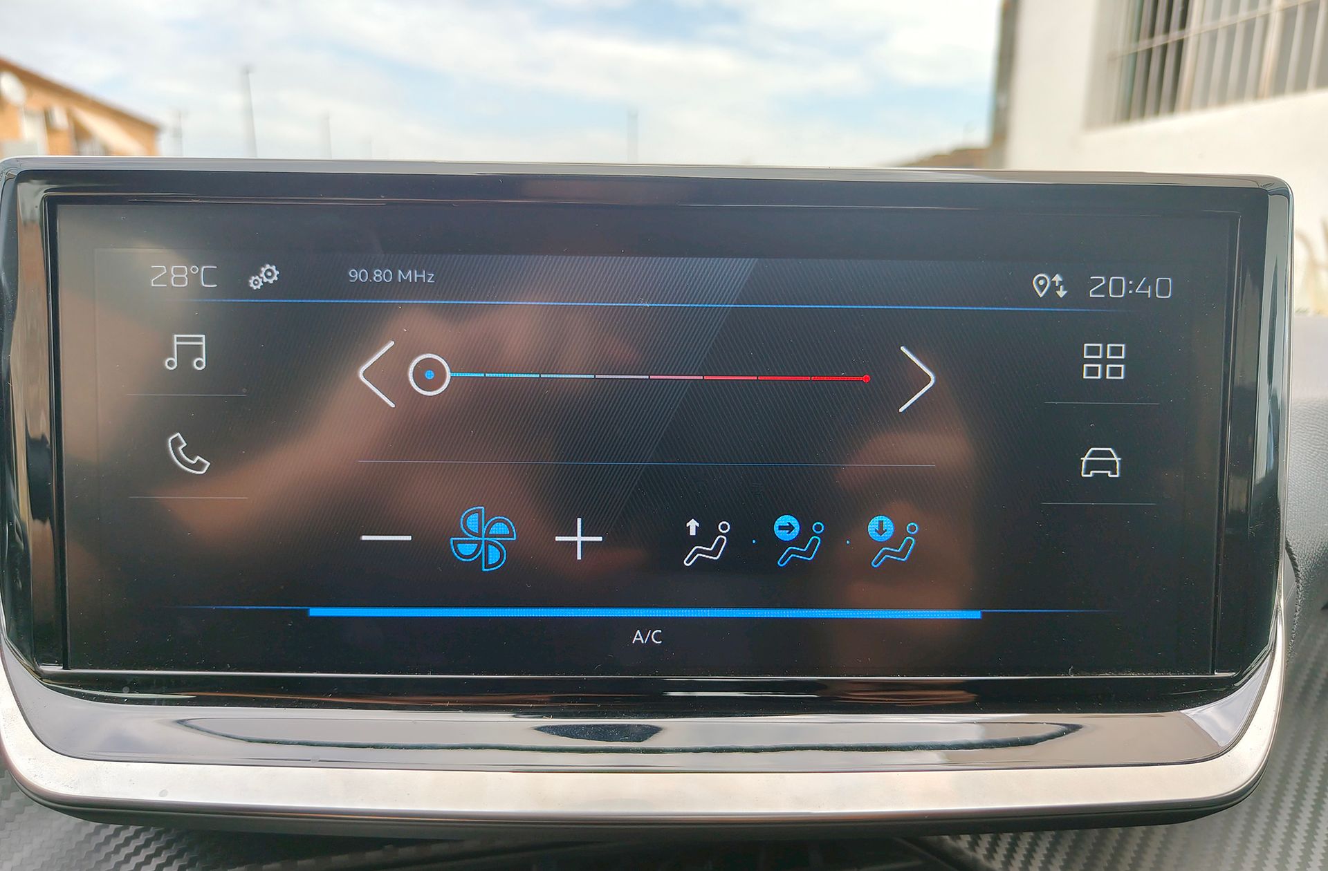 Peugeot 208 Style Hybrid 100 eDCS6 - foto 27