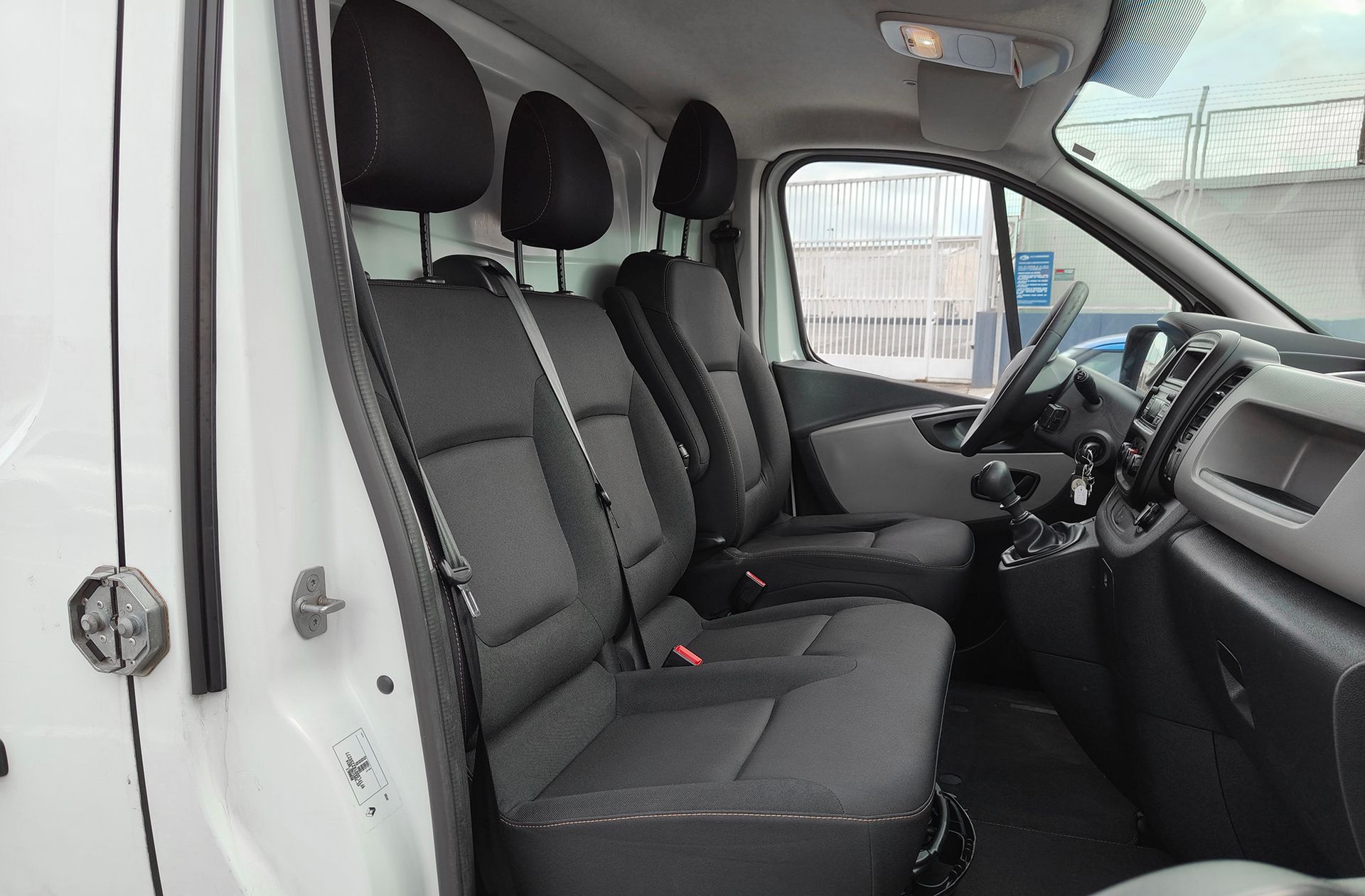 Renault Trafic Furgon 27 L1H1 dCi - foto 14