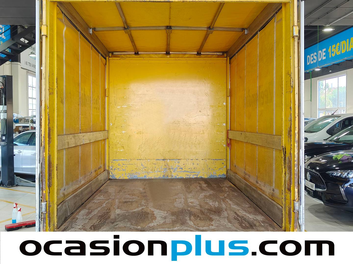 Foto asientos traseros Nissan Cabstar E Nissan Cabstar Chasis 3.0 TL 120.35/1 corta (120 CV)