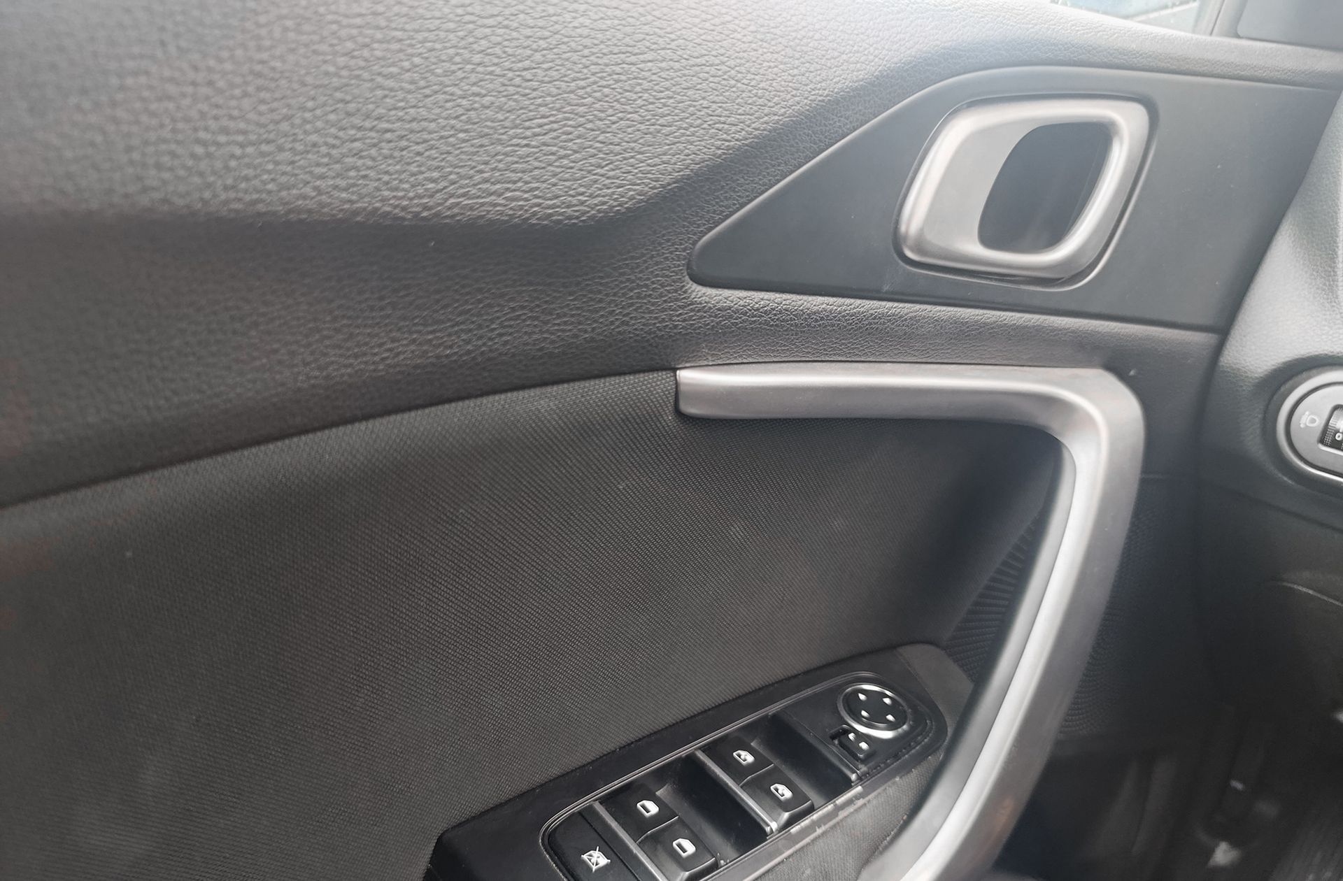Kia Ceed 1.6 MHEV iMT Drive - foto 38