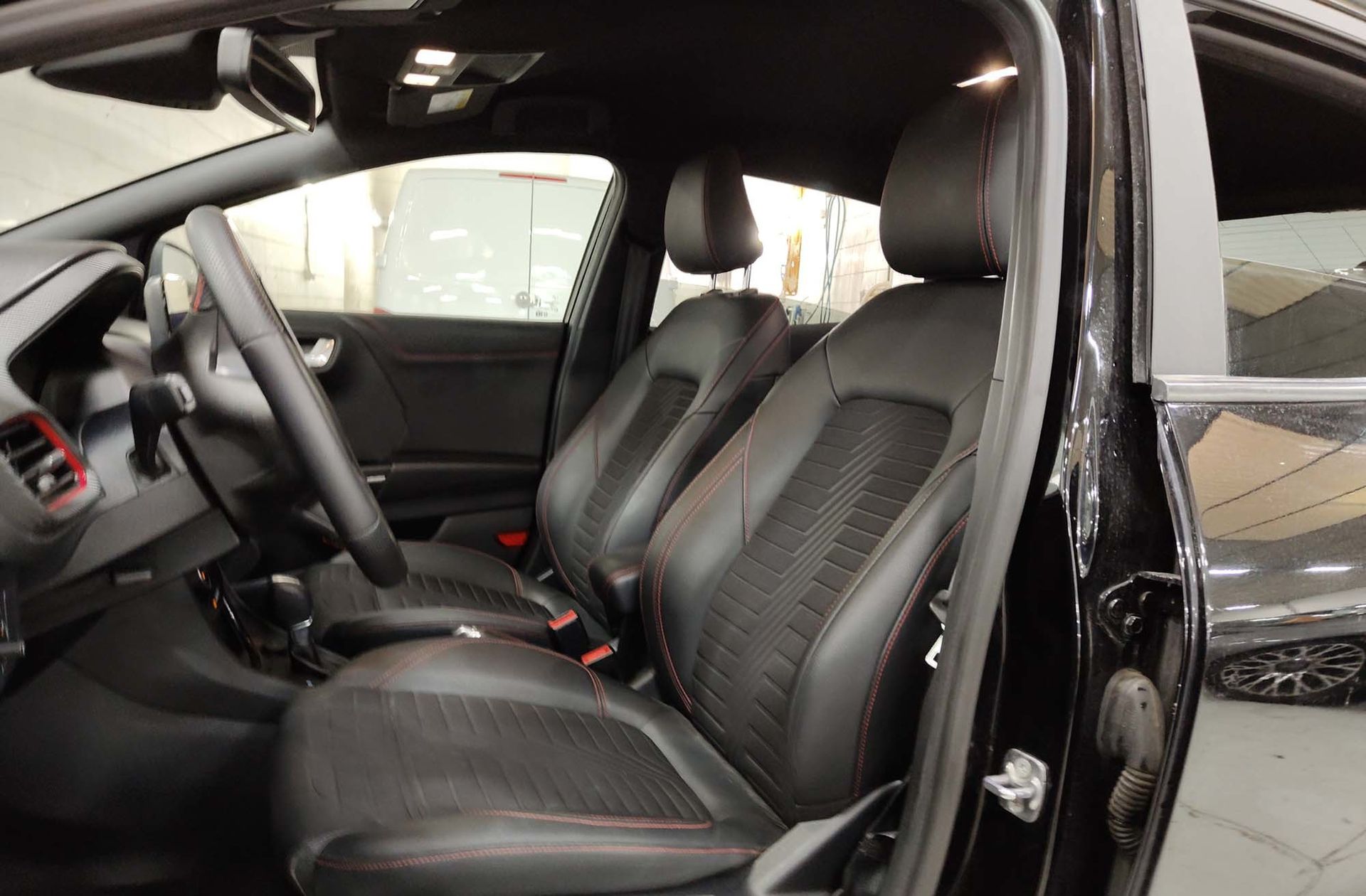 Ford Puma 1.0 EcoBoost MHEV ST-Line X - foto 13