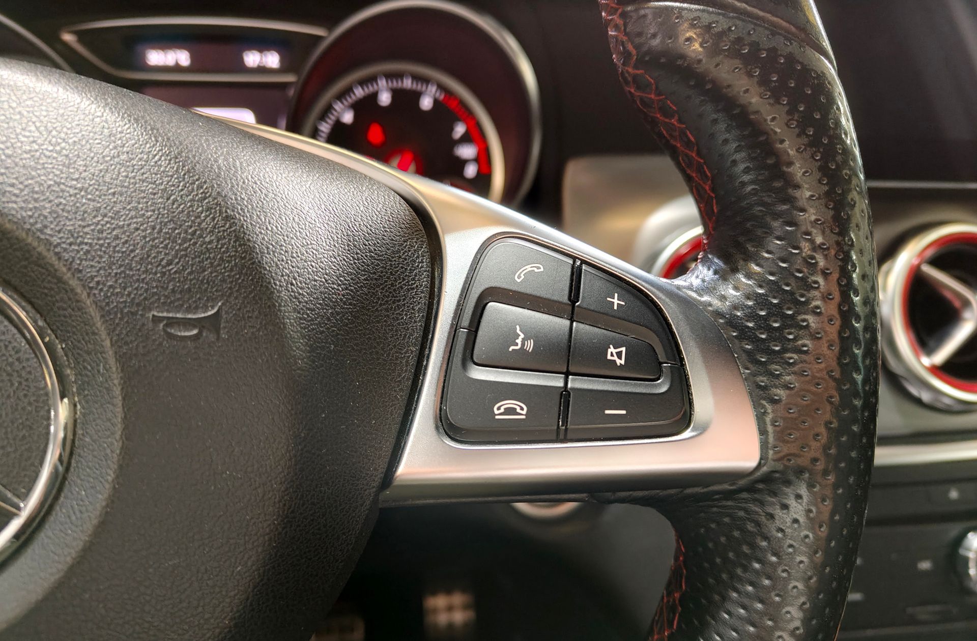 Mercedes-Benz GLA 200 Pack AMG - foto 29