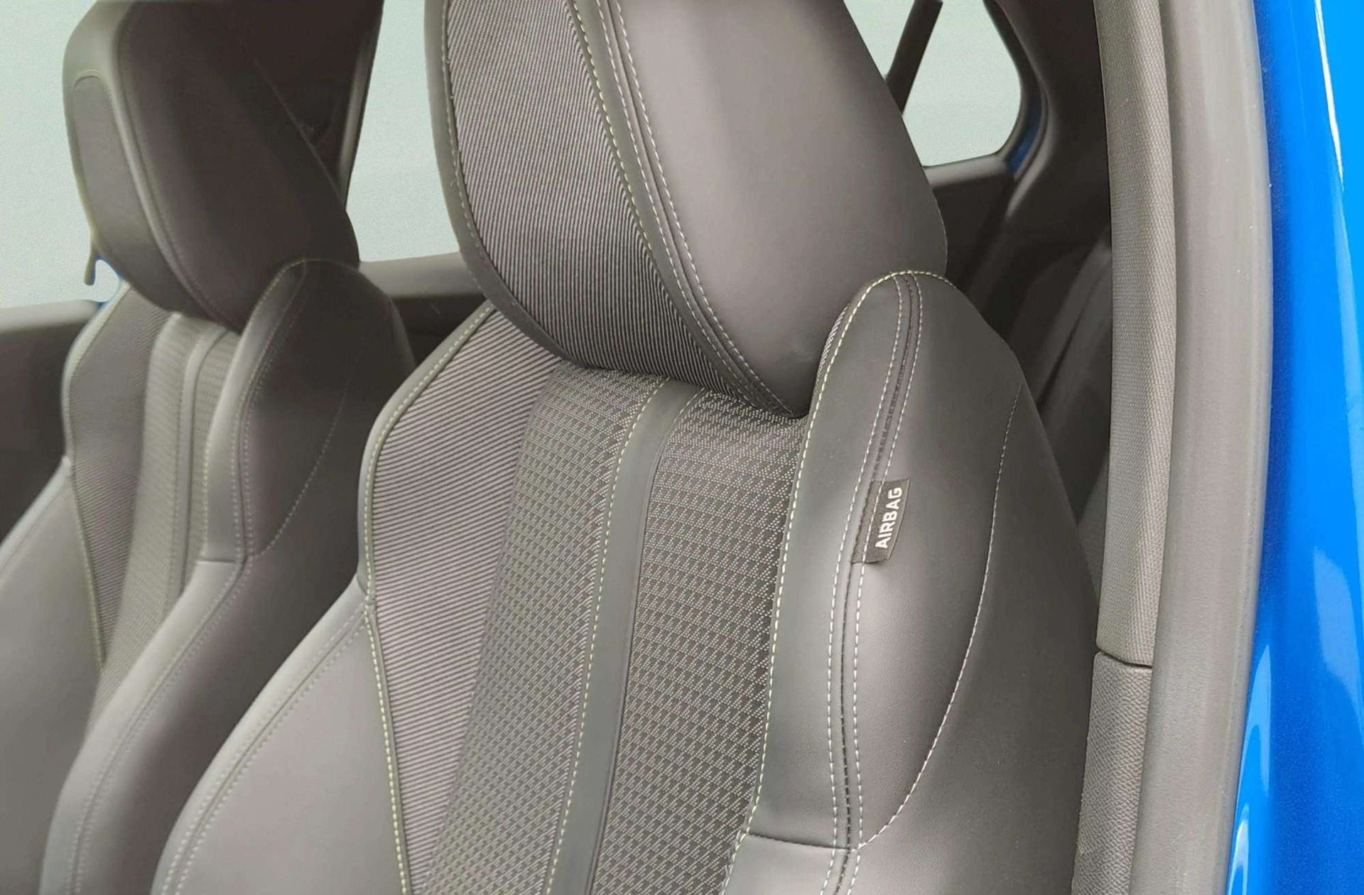 Peugeot 2008 BlueHDi 130 GT EAT8 - foto 14
