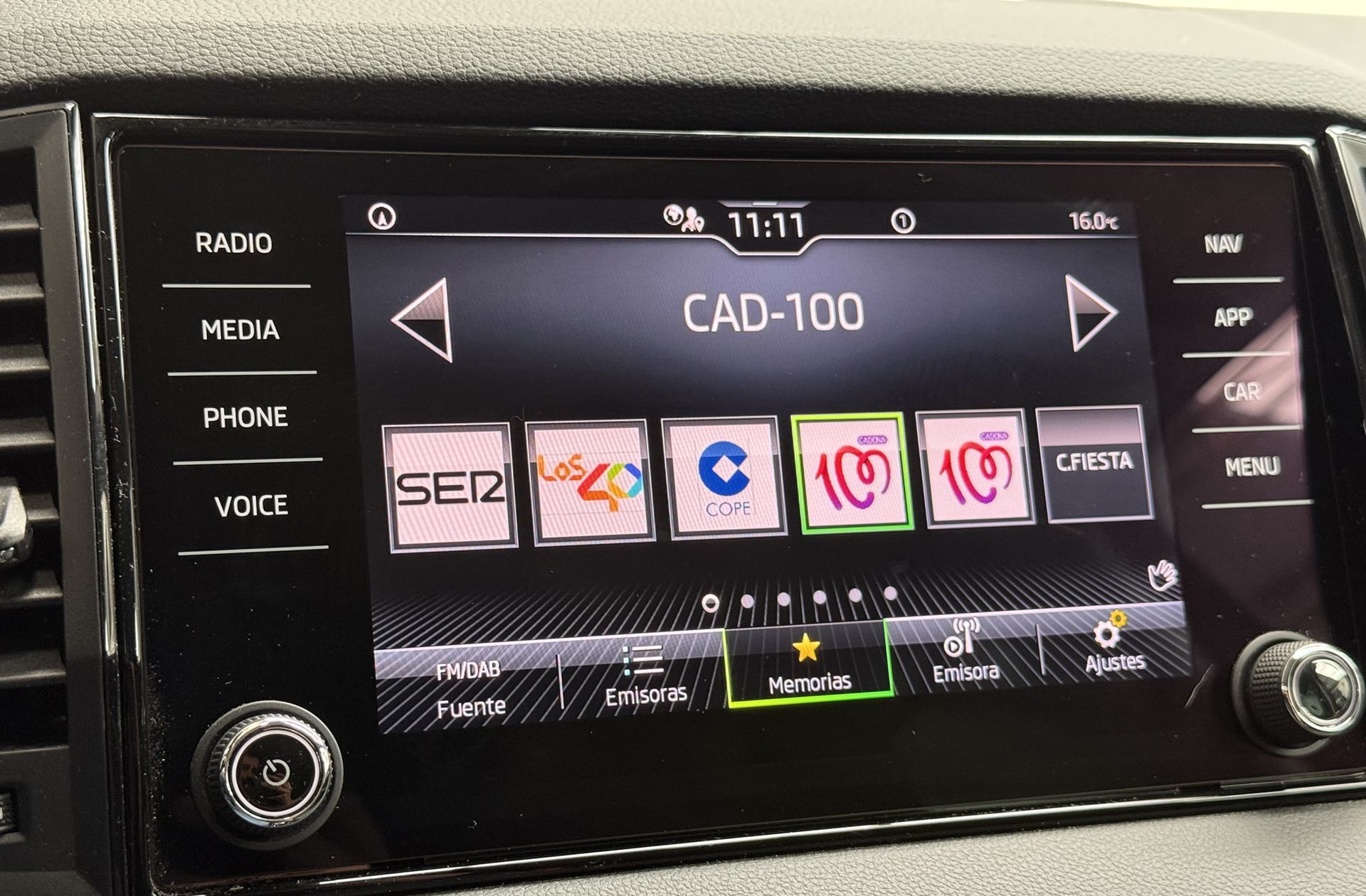 Škoda Karoq 1.0 TSI Selection - foto 31