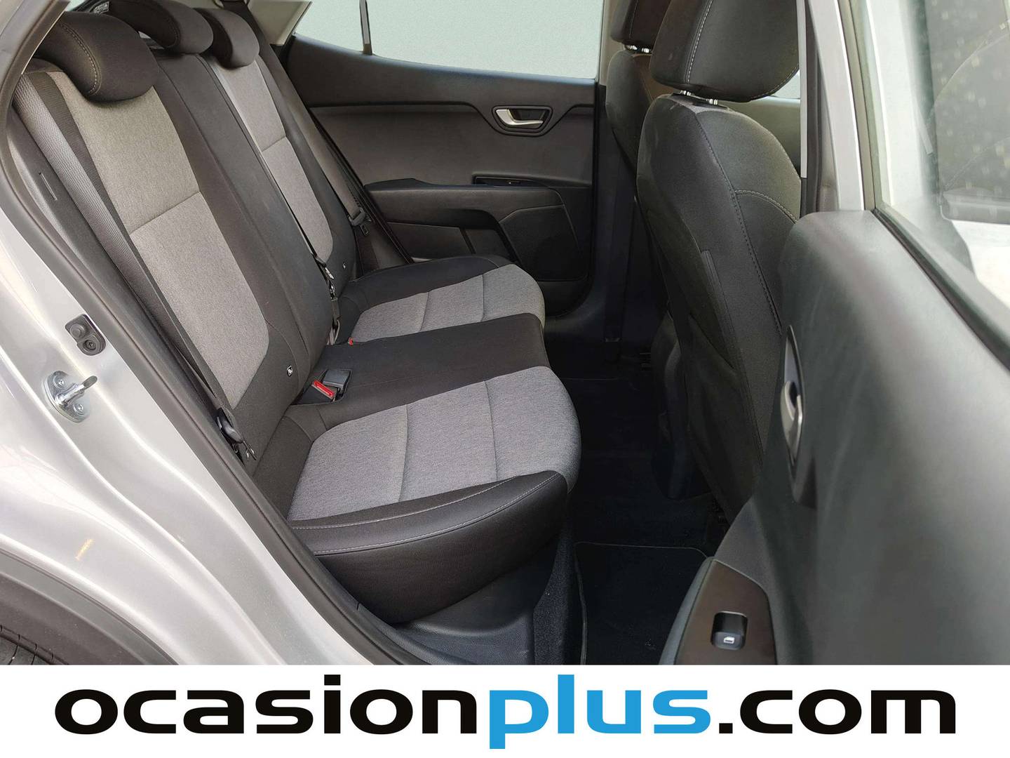 Foto asientos traseros KIA Stonic KIA Stonic 1.0 T-GDi MHEV Concept (115 CV)