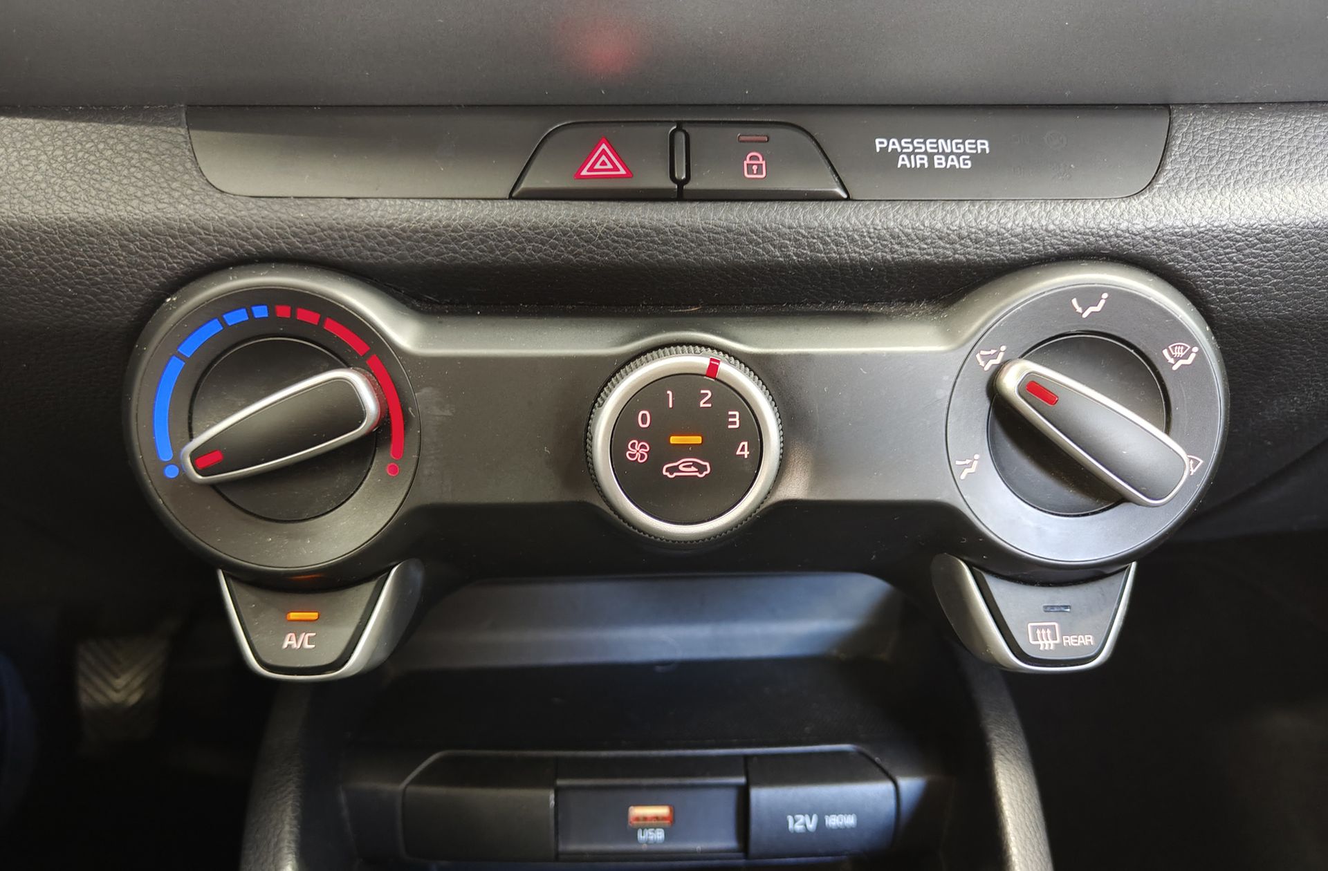 Kia Stonic 1.0 T-GDi MHEV iMT Concept - foto 25
