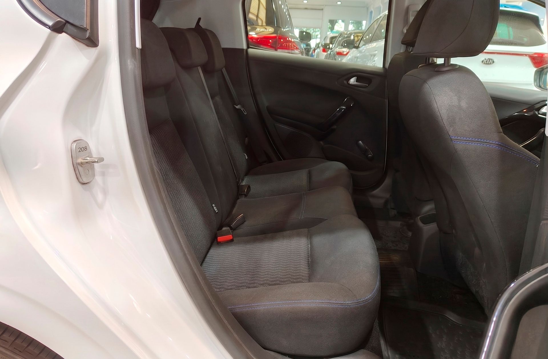 Peugeot 208 1.2 PureTech Signature - foto 16