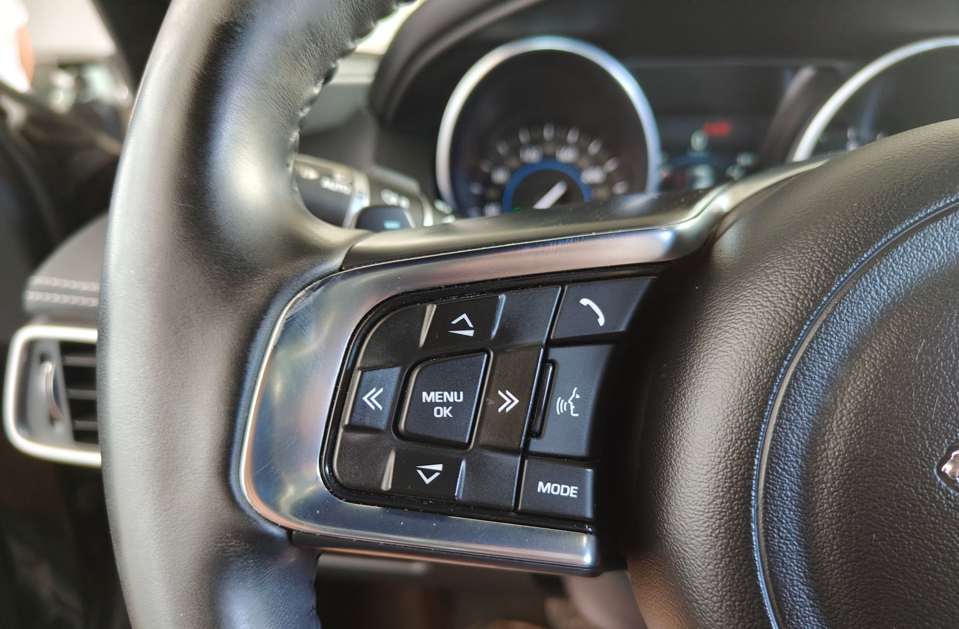 Jaguar XE 2.0 Diesel R-Sport RWD - foto 23