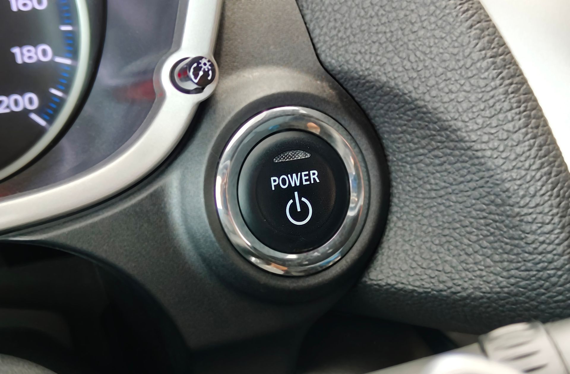 Mitsubishi Eclipse Cross 2.4 PHEV Kaiteki 4WD - foto 37