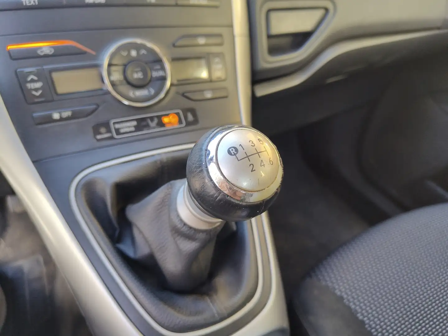 Foto Toyota Auris Toyota Auris 1.4 D-4D Active (90 CV)