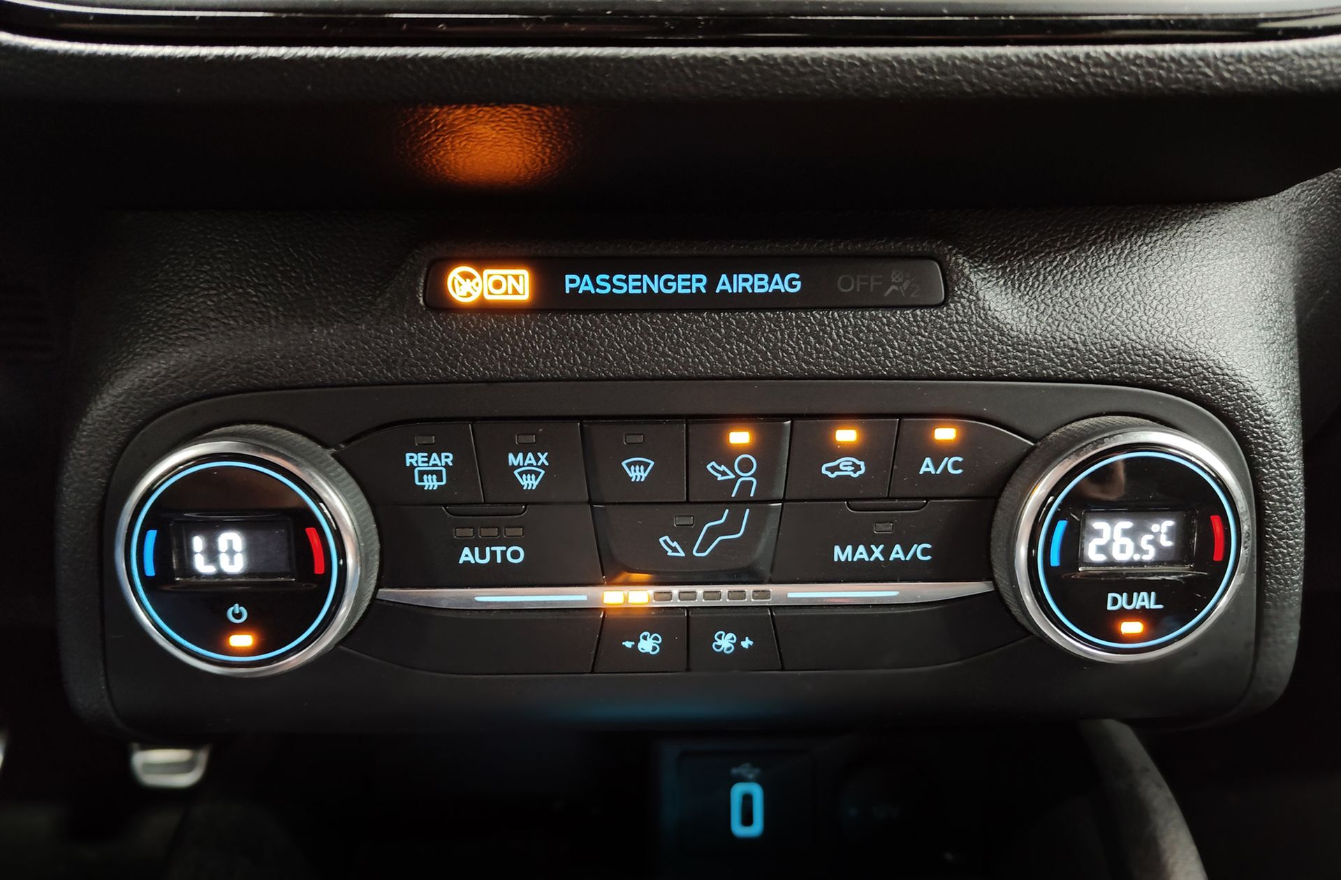 Ford Focus 1.5 EcoBlue ST-Line - foto 30