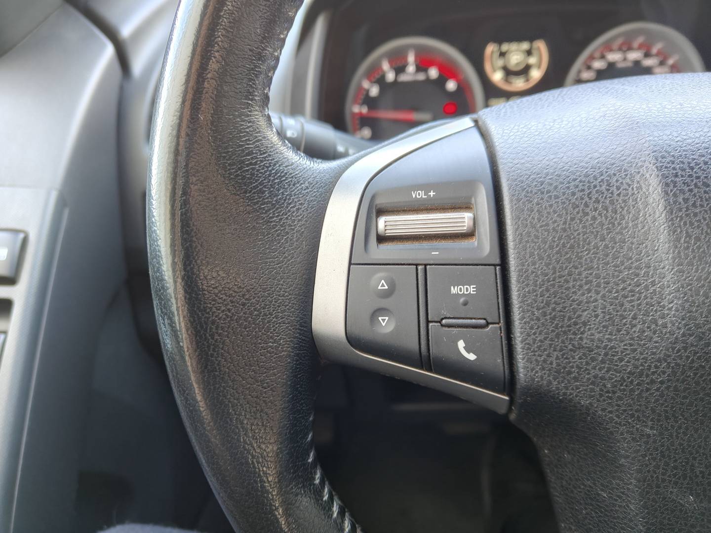 Foto Isuzu D-Max Isuzu D-Max 1.9 Crew Solar Auto (164 CV)