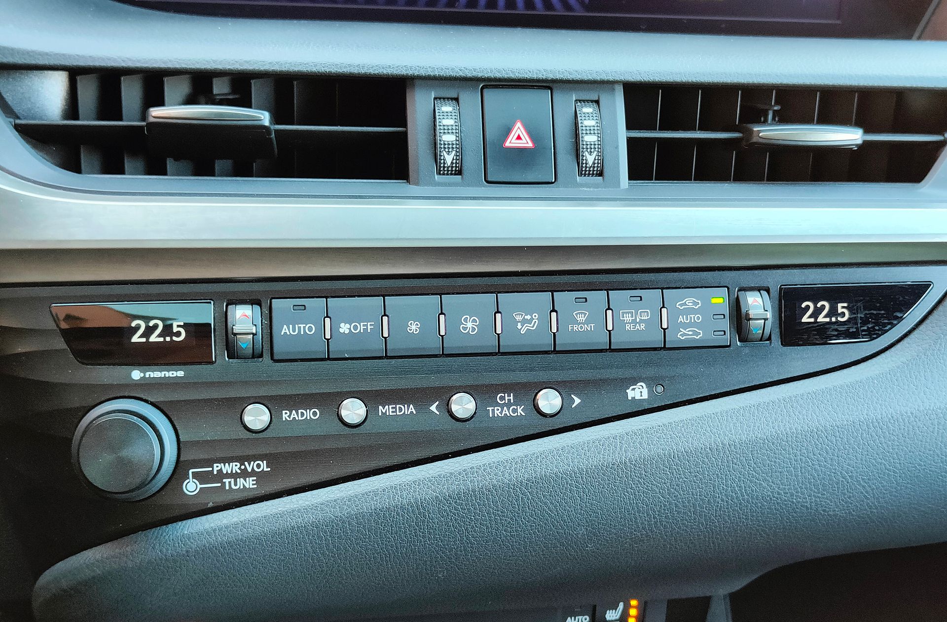 Lexus ES 300h F Sport - foto 33