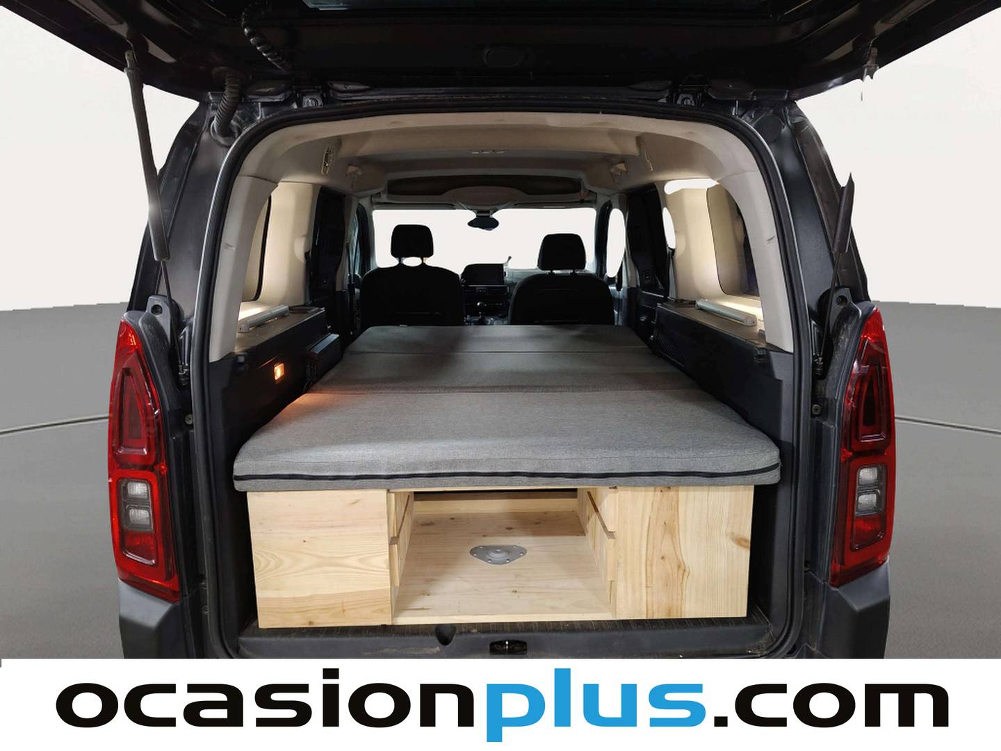 Foto asientos delanteros Citroën Berlingo Citroën Berlingo BlueHDi 130 S&S Talla XL Shine (130 CV) Camparizada