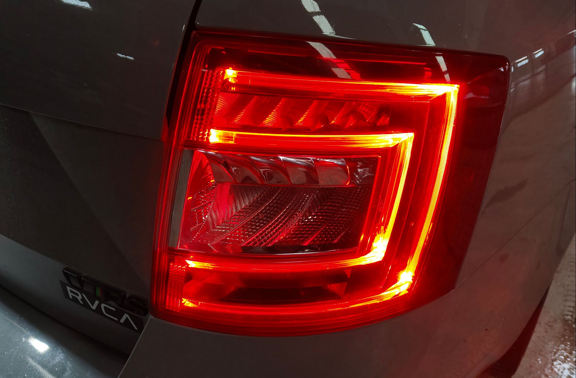 Škoda Octavia Combi Combi 2.0 TSI RS DSG - foto 17