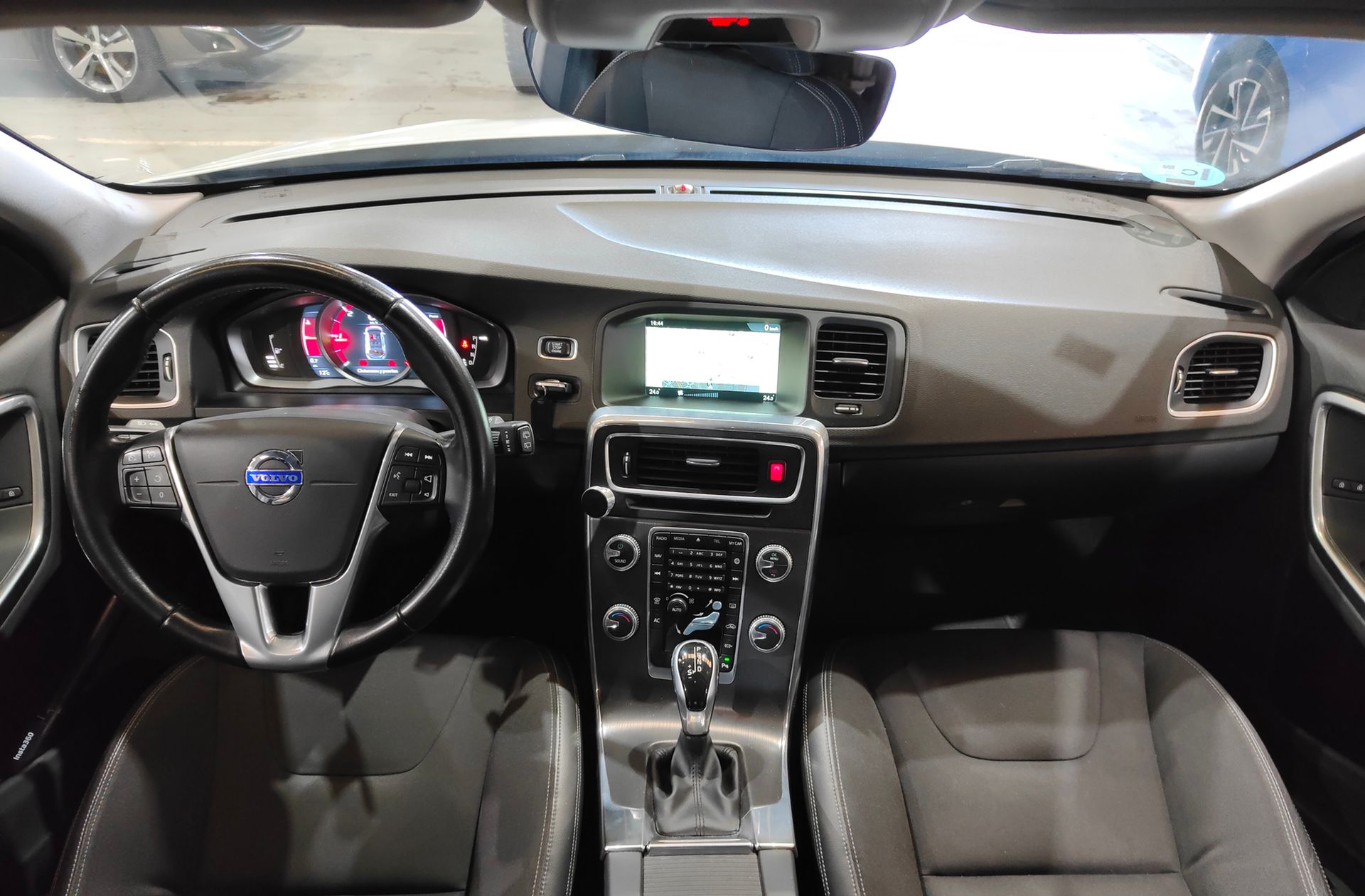 Volvo V60 D3 Momentum - foto 6