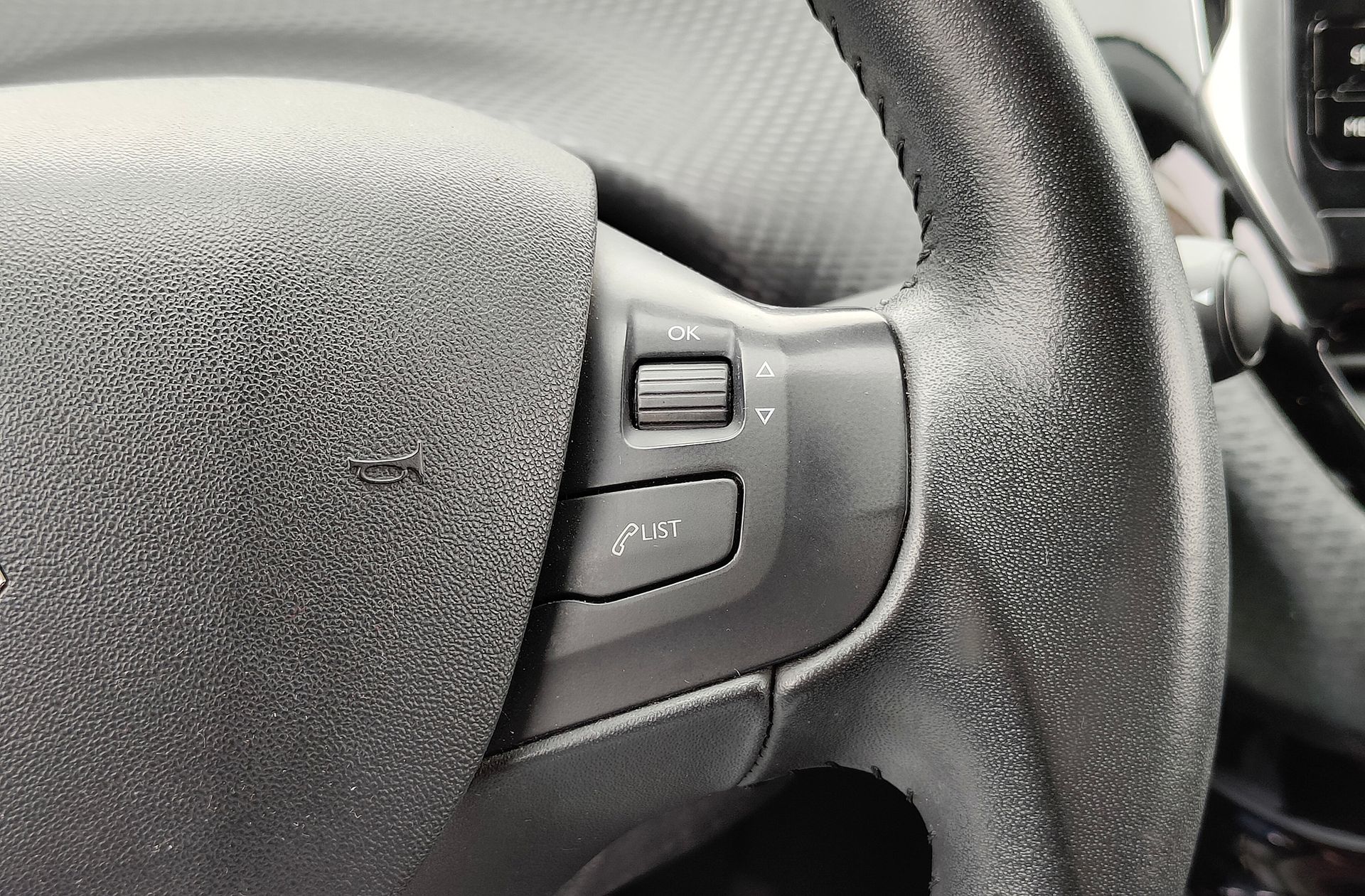 Peugeot 208 PureTech Signature - foto 27