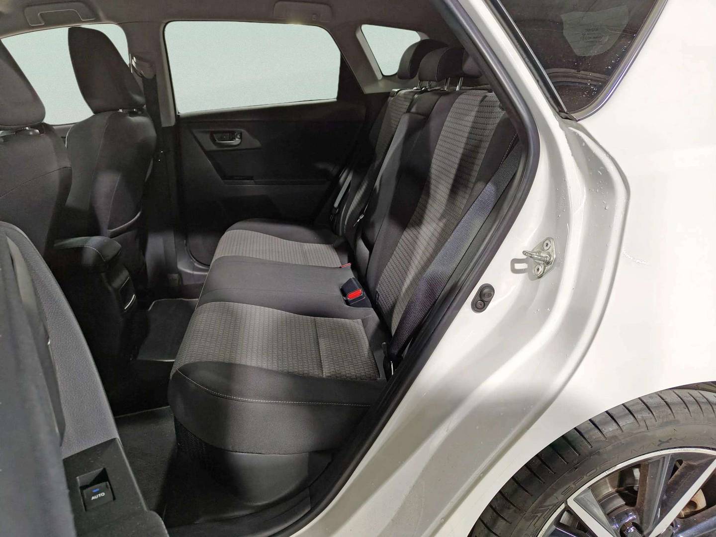 Foto asientos traseros Toyota Auris Toyota Auris 140H Hybrid Feel! Edition (136 CV)