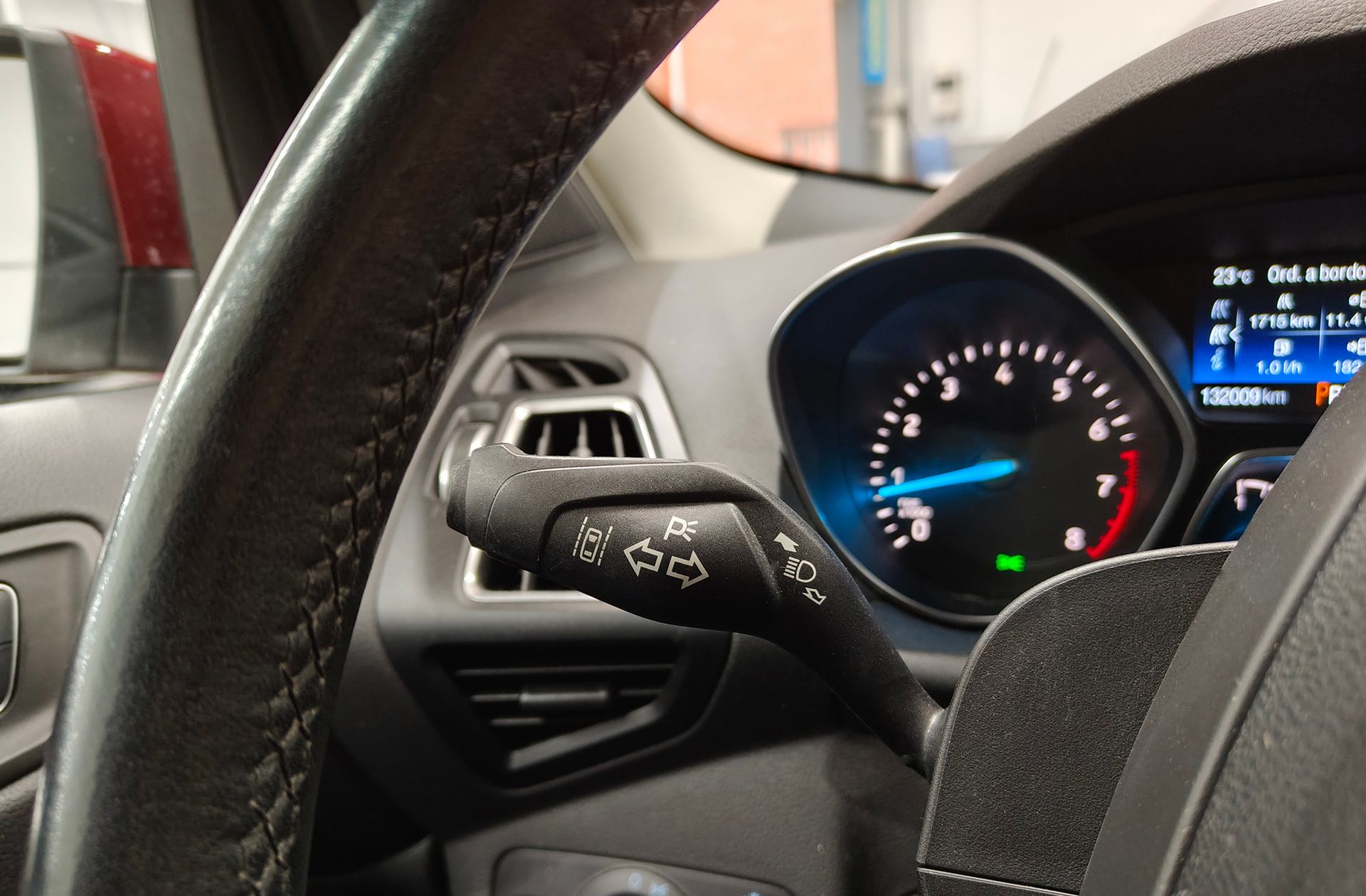 Ford Kuga 1.5 EcoBoost Trend+ 4x4 - foto 28