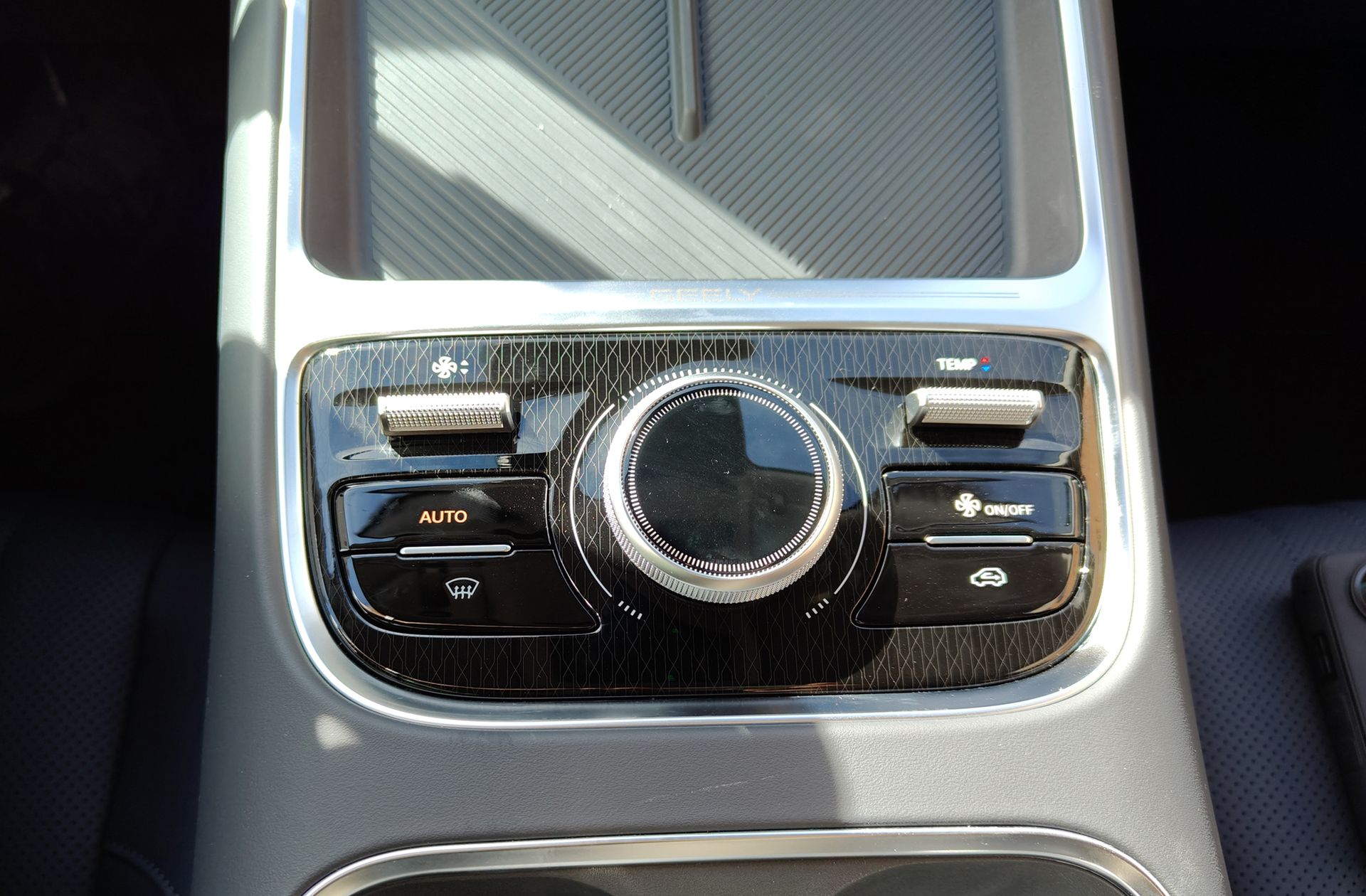 Geely Starray EM-i 1.5 PHEV Pro - foto 33