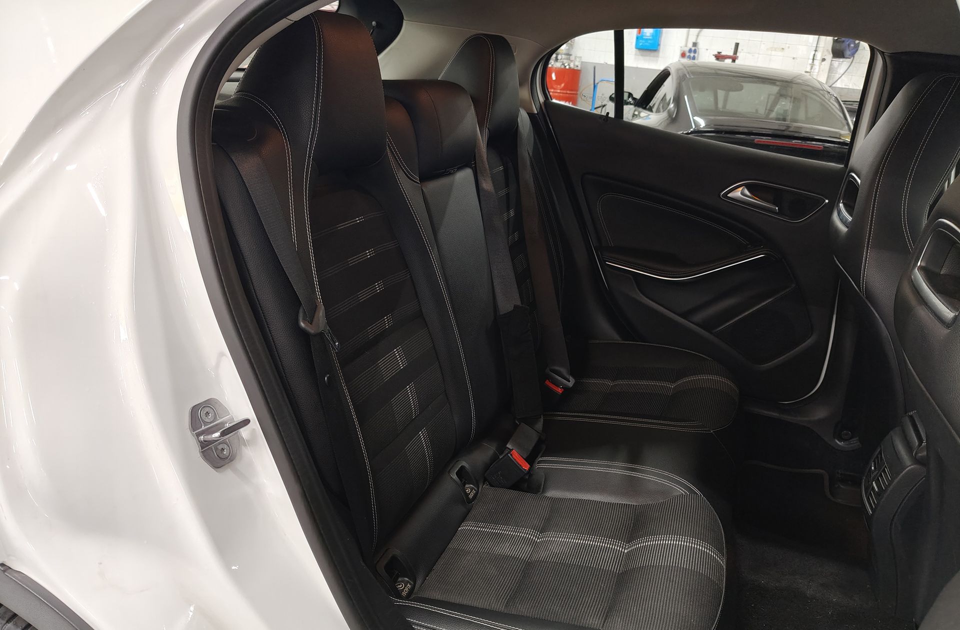 Mercedes-Benz GLA 200 d - foto 18